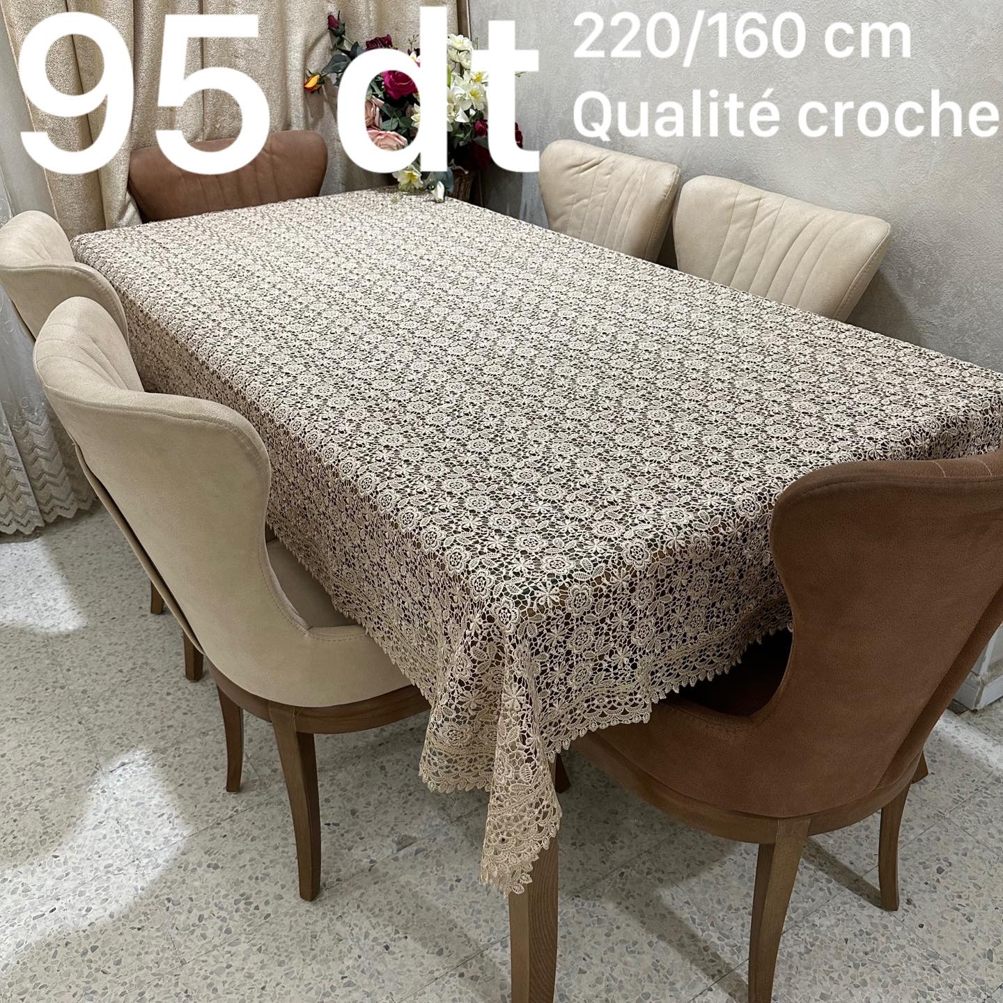 Nappe Élégante avec Dentelle et Broderies – Luxe & Raffinement