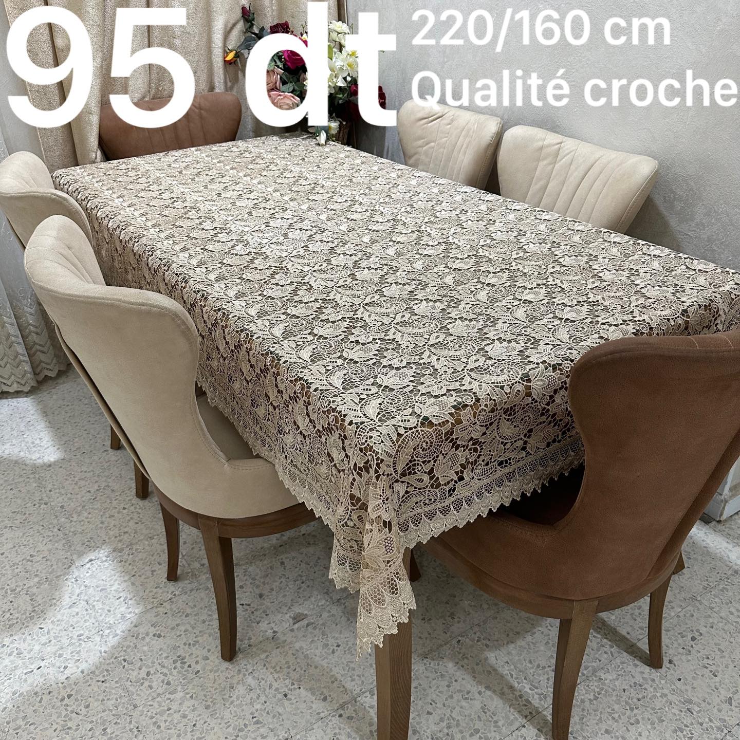 Nappe Élégante avec Dentelle et Broderies – Luxe & Raffinement