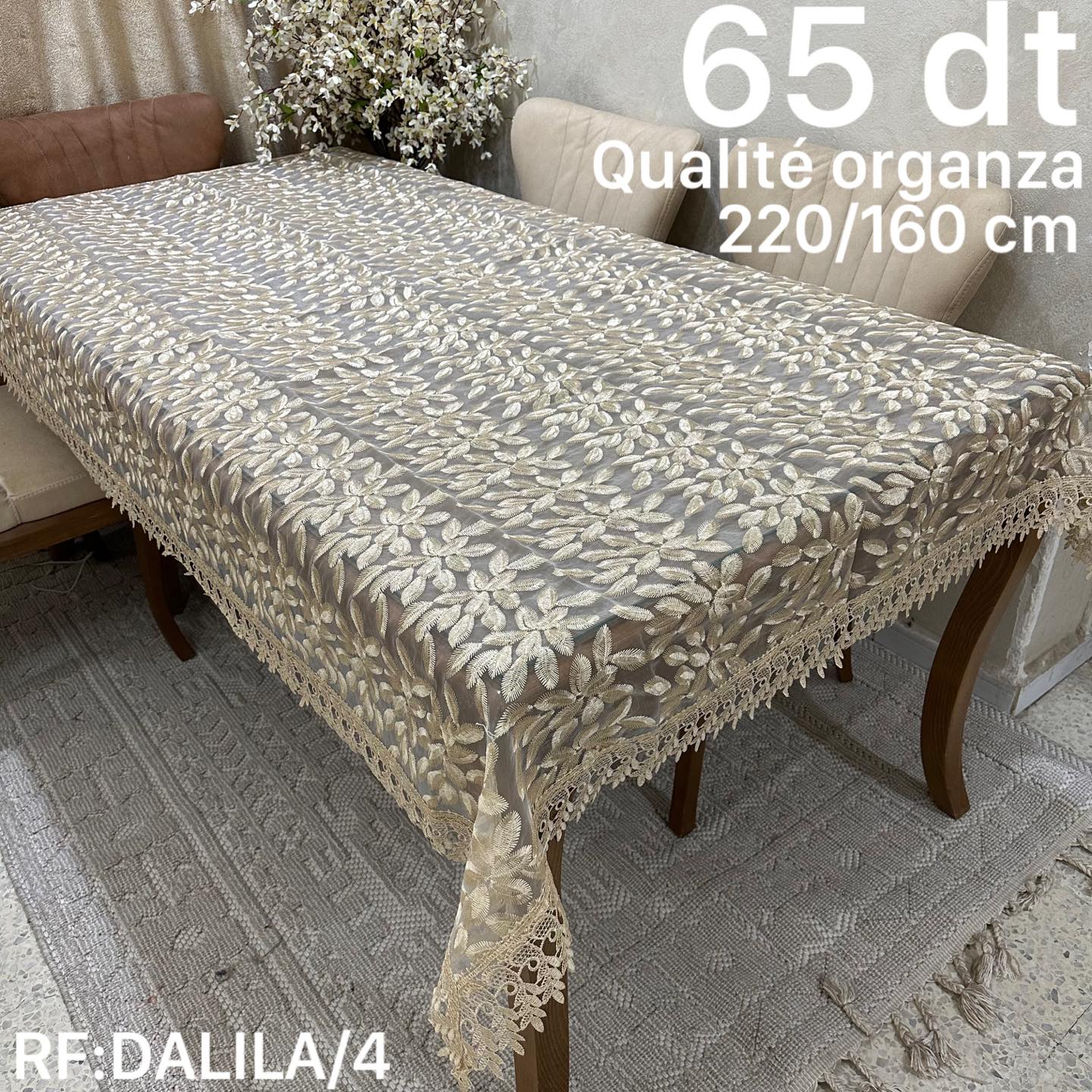 Nappe Élégante avec Dentelle et Broderies – Luxe & Raffinement