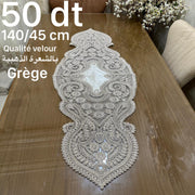 Chemin de table très moderne, confectionné en fils dorés- Grège