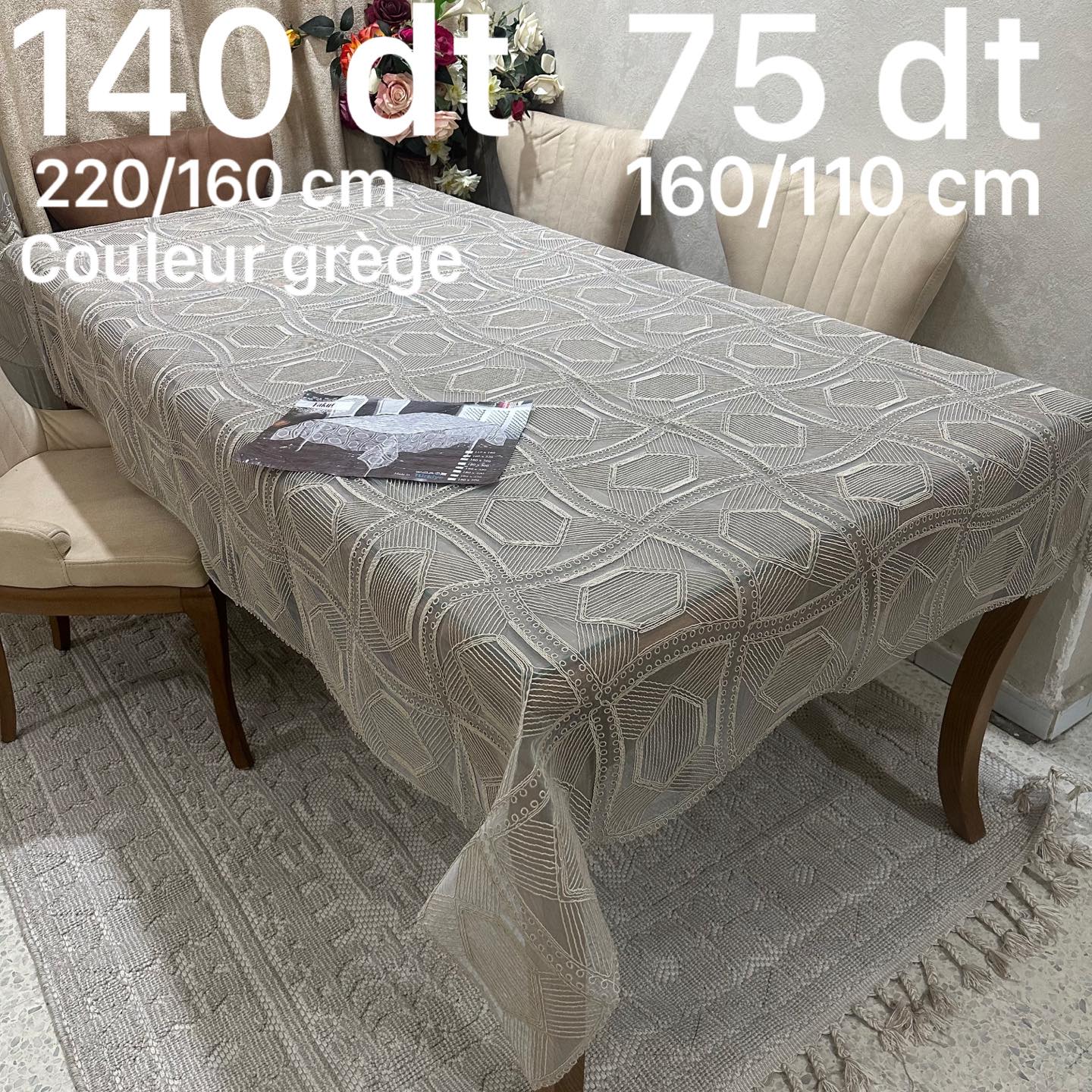 Nappe Élégante avec Dentelle et Broderies – Luxe & Raffinement