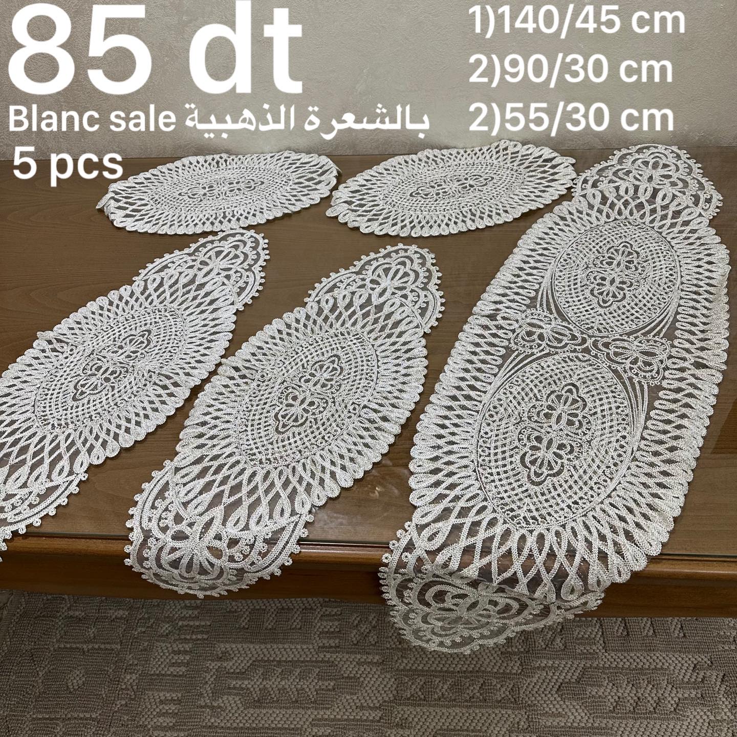 Ensemble Chemin et nappe de table 5 pièces En Velours en fils Doré - Blanc Sale
