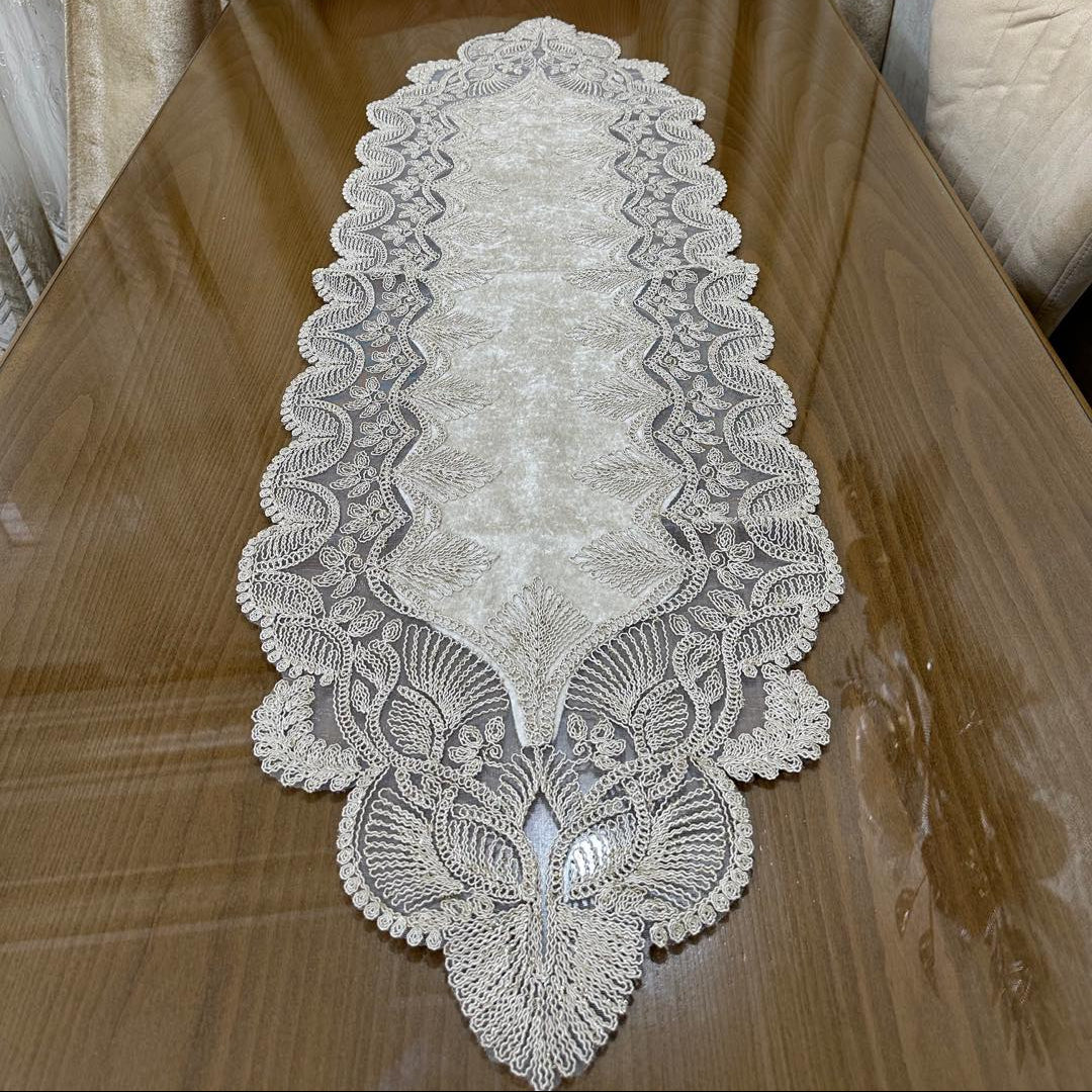 Chemin de Table Velours Lux Grège avec Fils Doré 150*45 cm