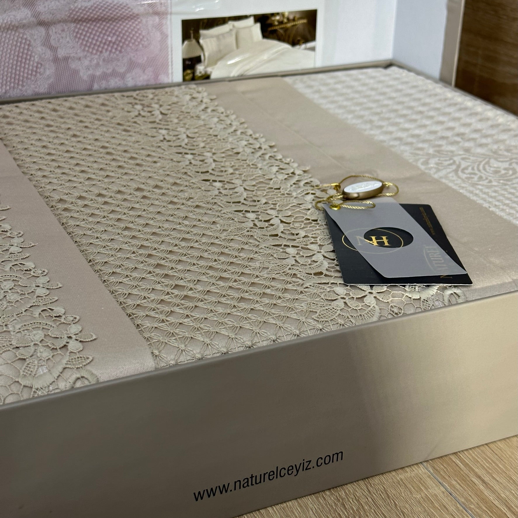 Parure de lit – Coton Satiné brodé, 6 pièces avec coffret élégant