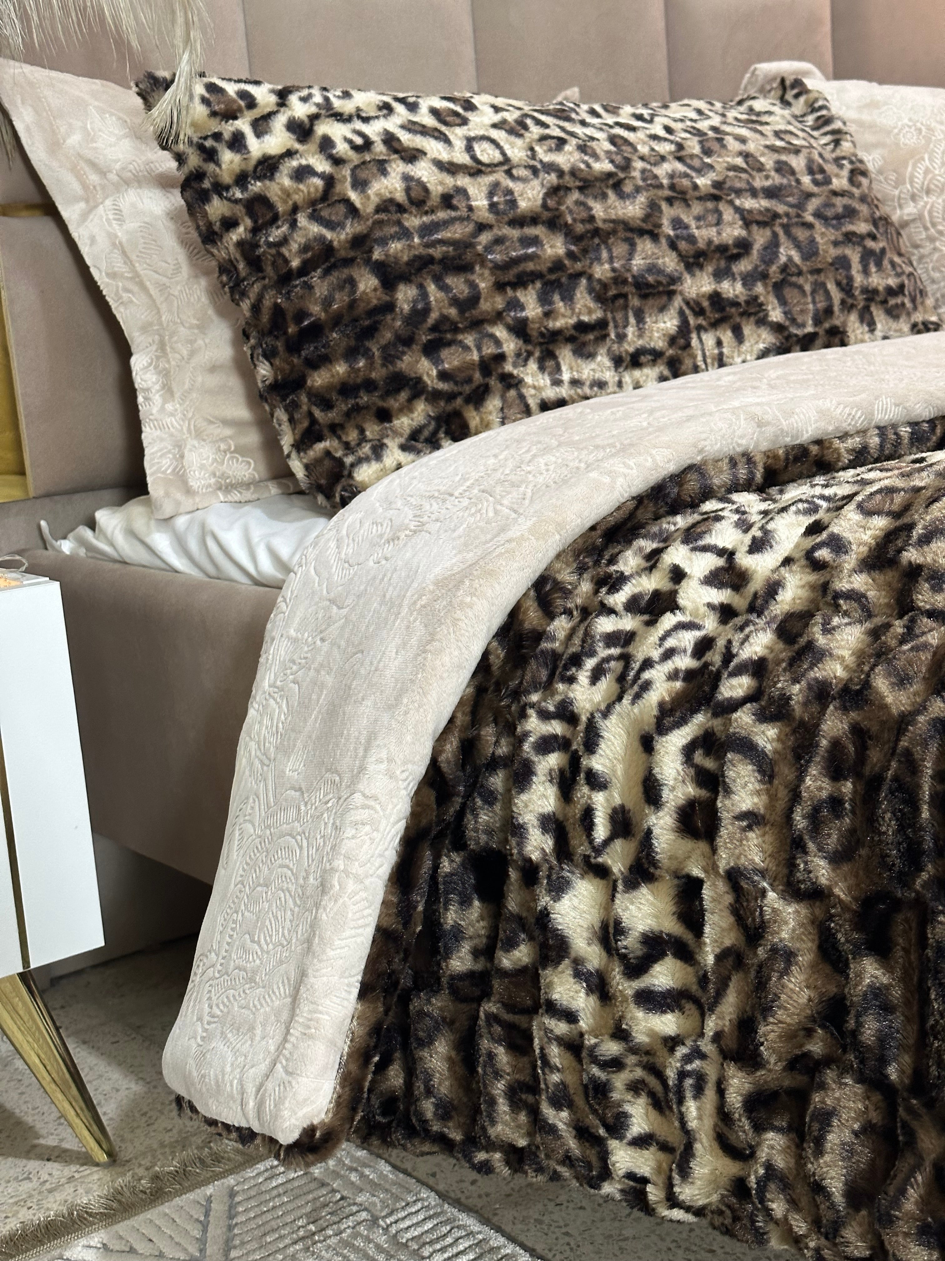 Ensemble Couette 5 Pièces – Design Léopard en Polaire Ultra Douce & Velours Gravé
