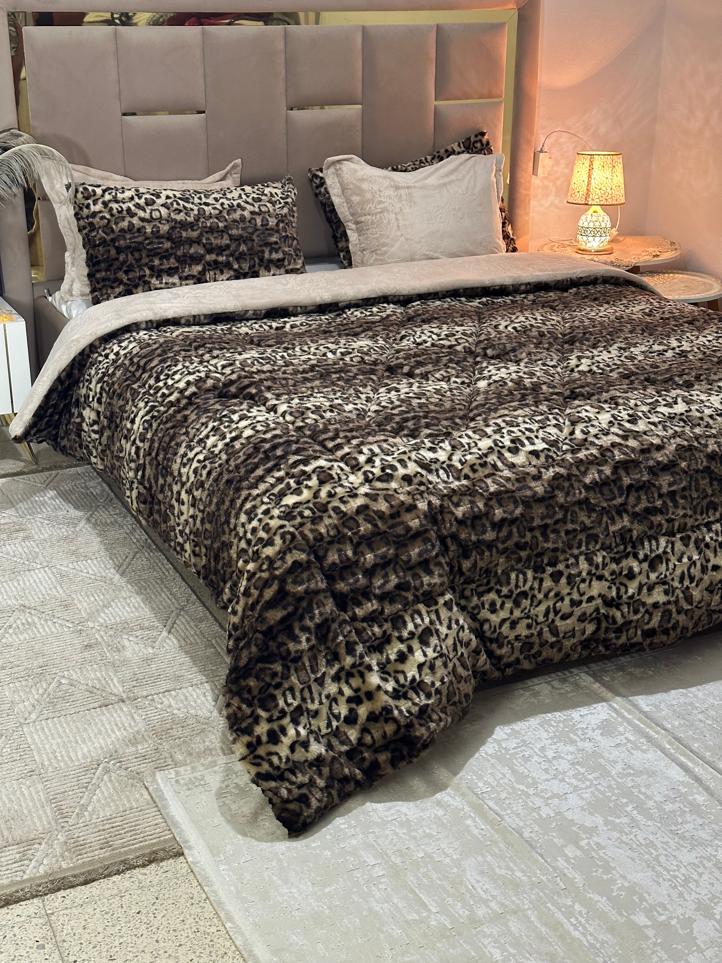 Ensemble Couette 5 Pièces – Design Léopard en Polaire Ultra Douce & Velours Gravé