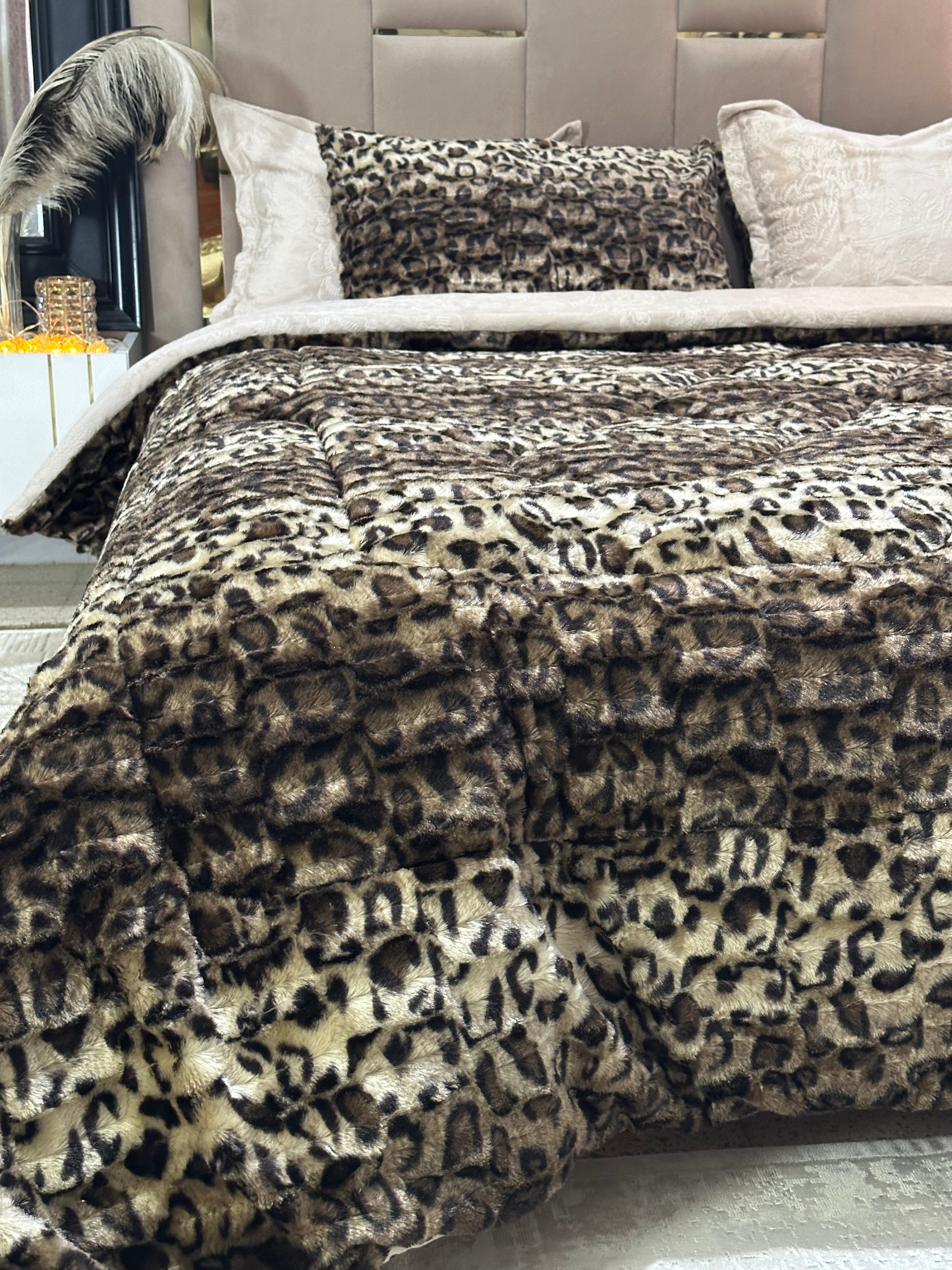 Ensemble Couette 5 Pièces – Design Léopard en Polaire Ultra Douce & Velours Gravé