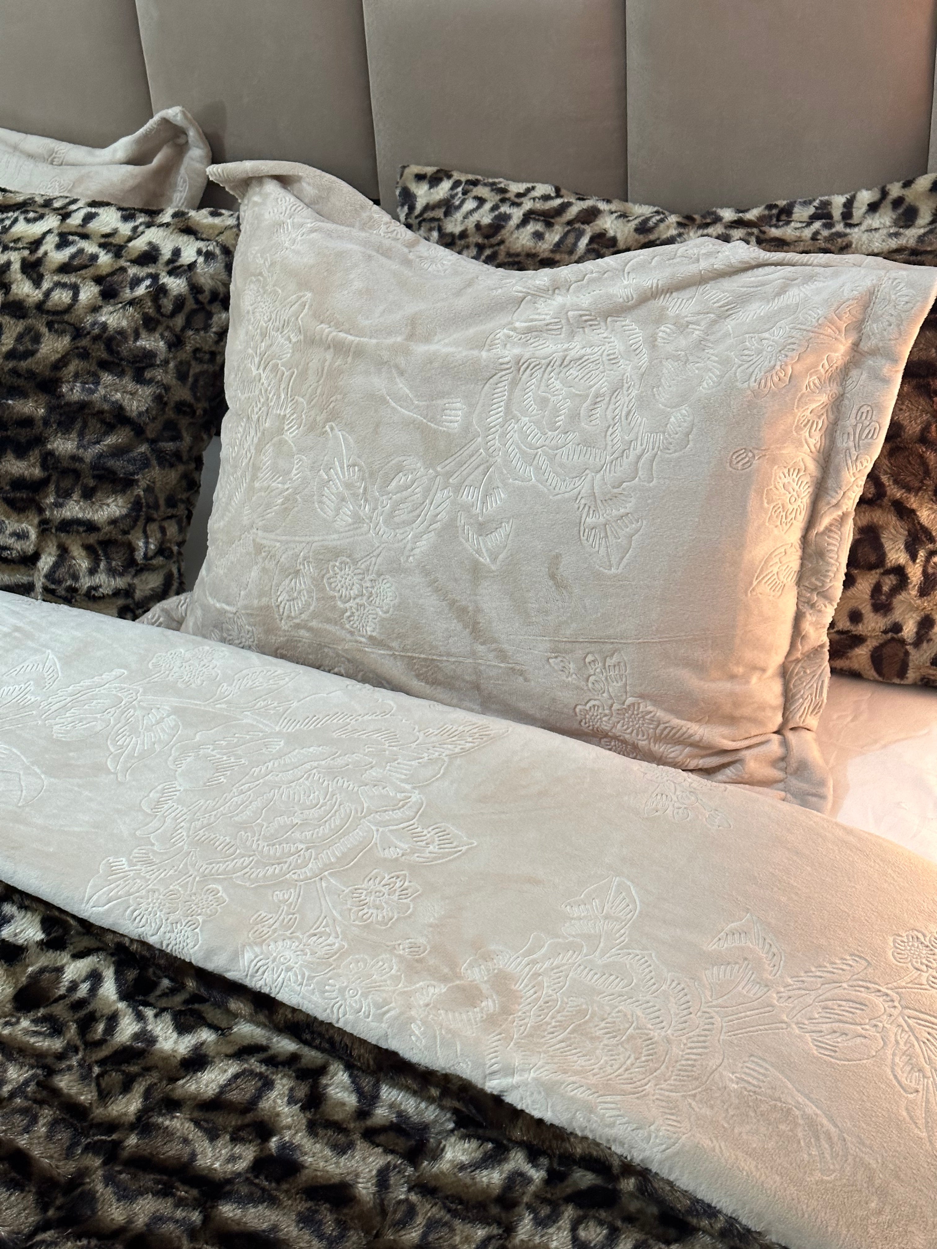 Ensemble Couette 5 Pièces – Design Léopard en Polaire Ultra Douce & Velours Gravé