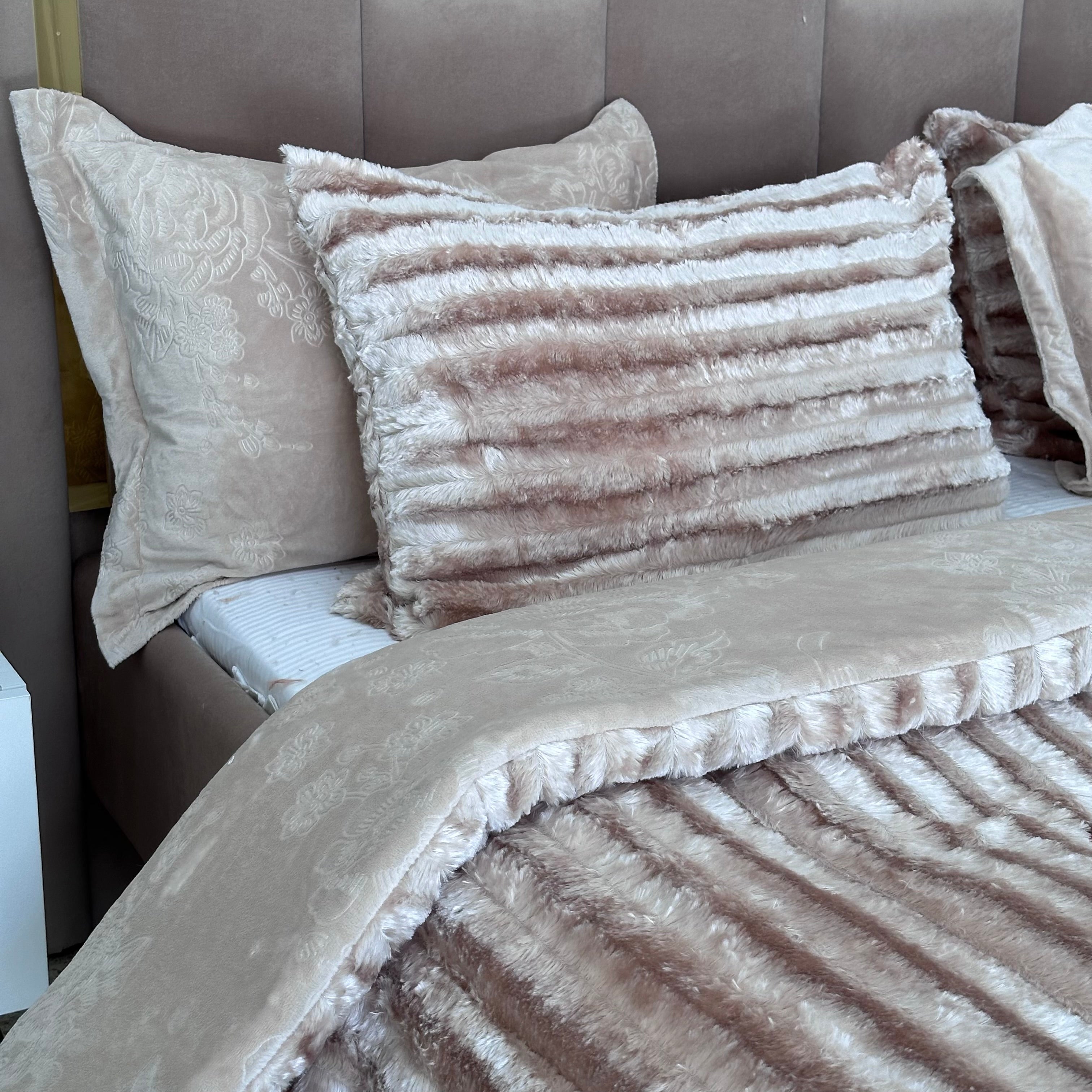 Ensemble Couette Fourrure double face Luxe 5 Pièces King Size 230x250 cm