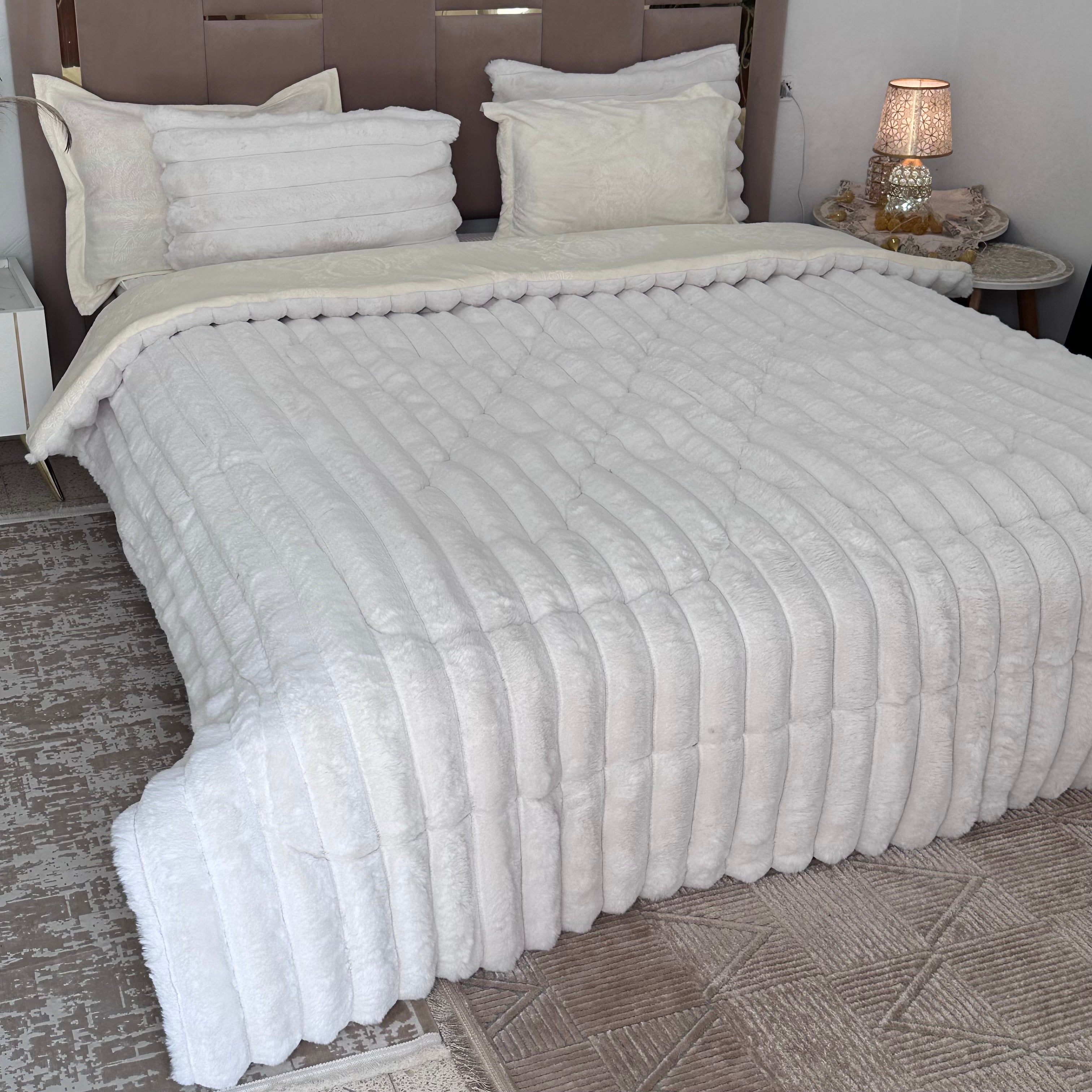 LUX -Ensemble Couette Fluffy Lotus en Fourrure Lapin - 5 Pièces