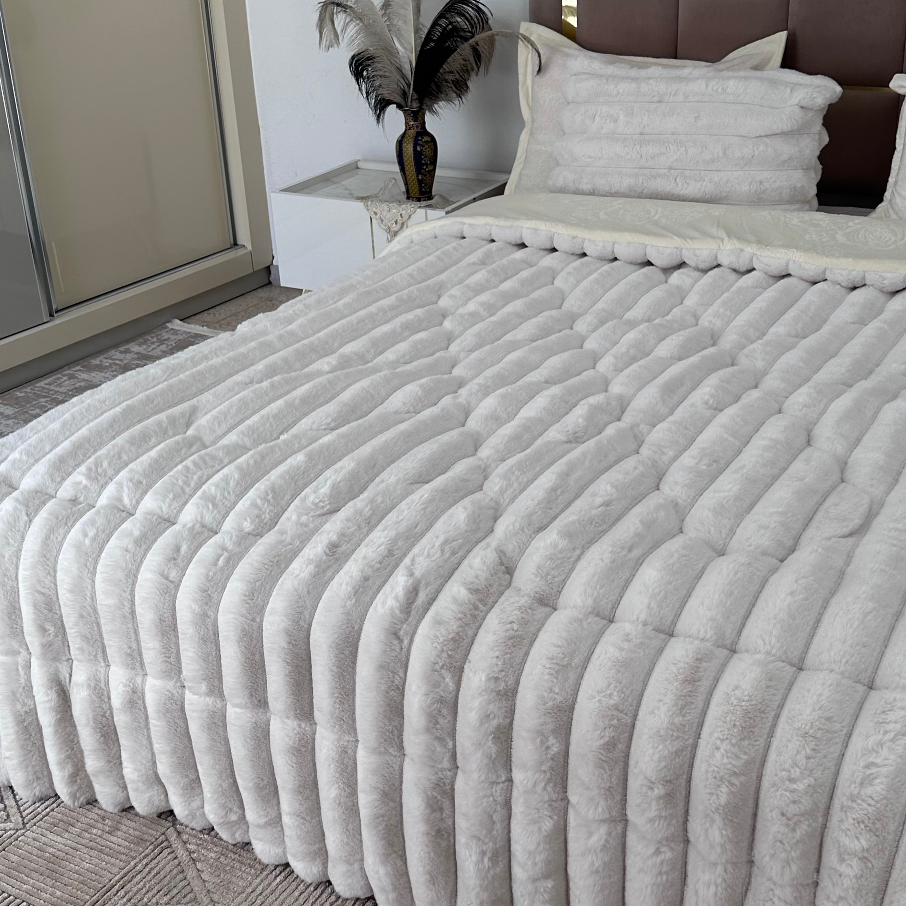 LUX -Ensemble Couette Fluffy Lotus en Fourrure Lapin - 5 Pièces