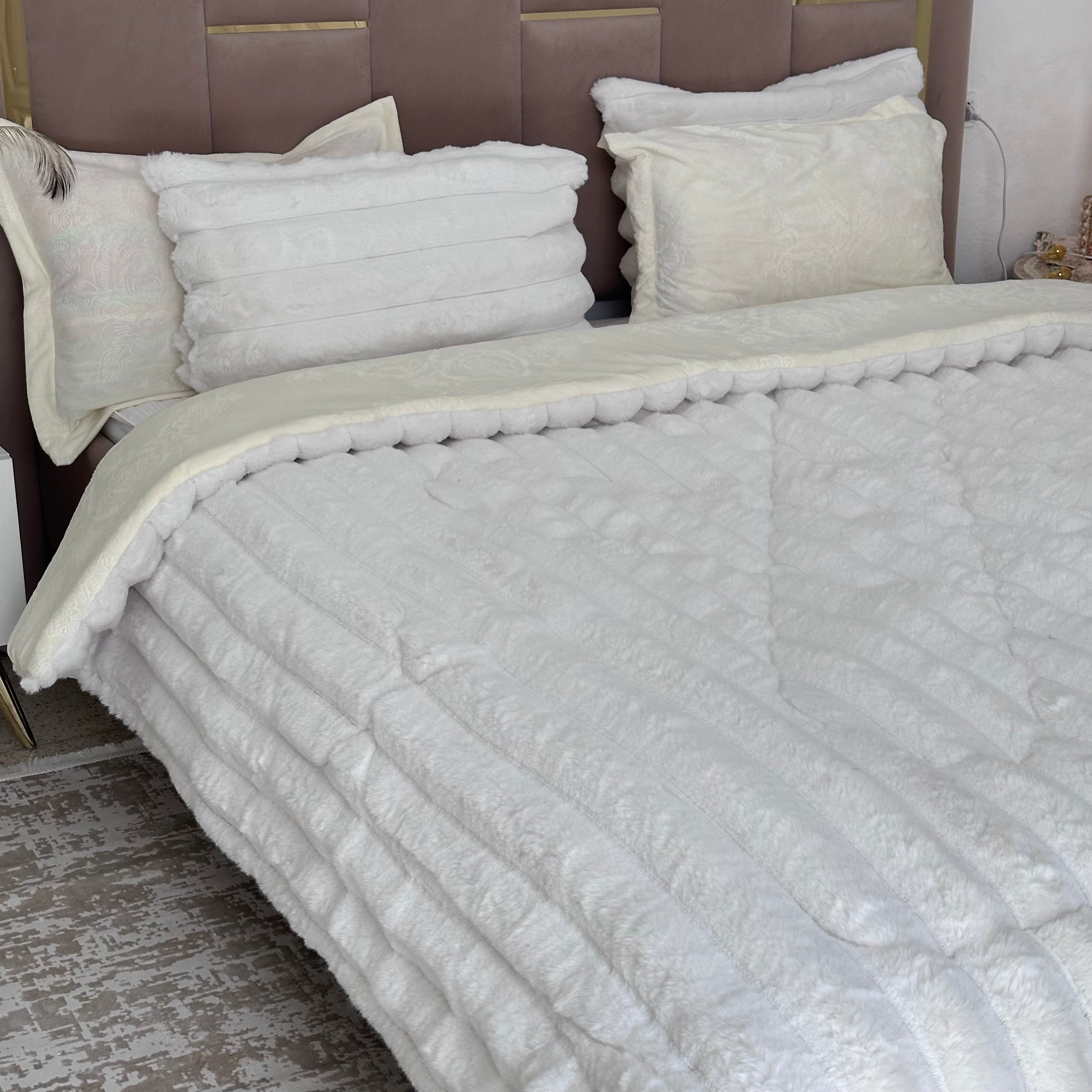 LUX -Ensemble Couette Fluffy Lotus en Fourrure Lapin - 5 Pièces