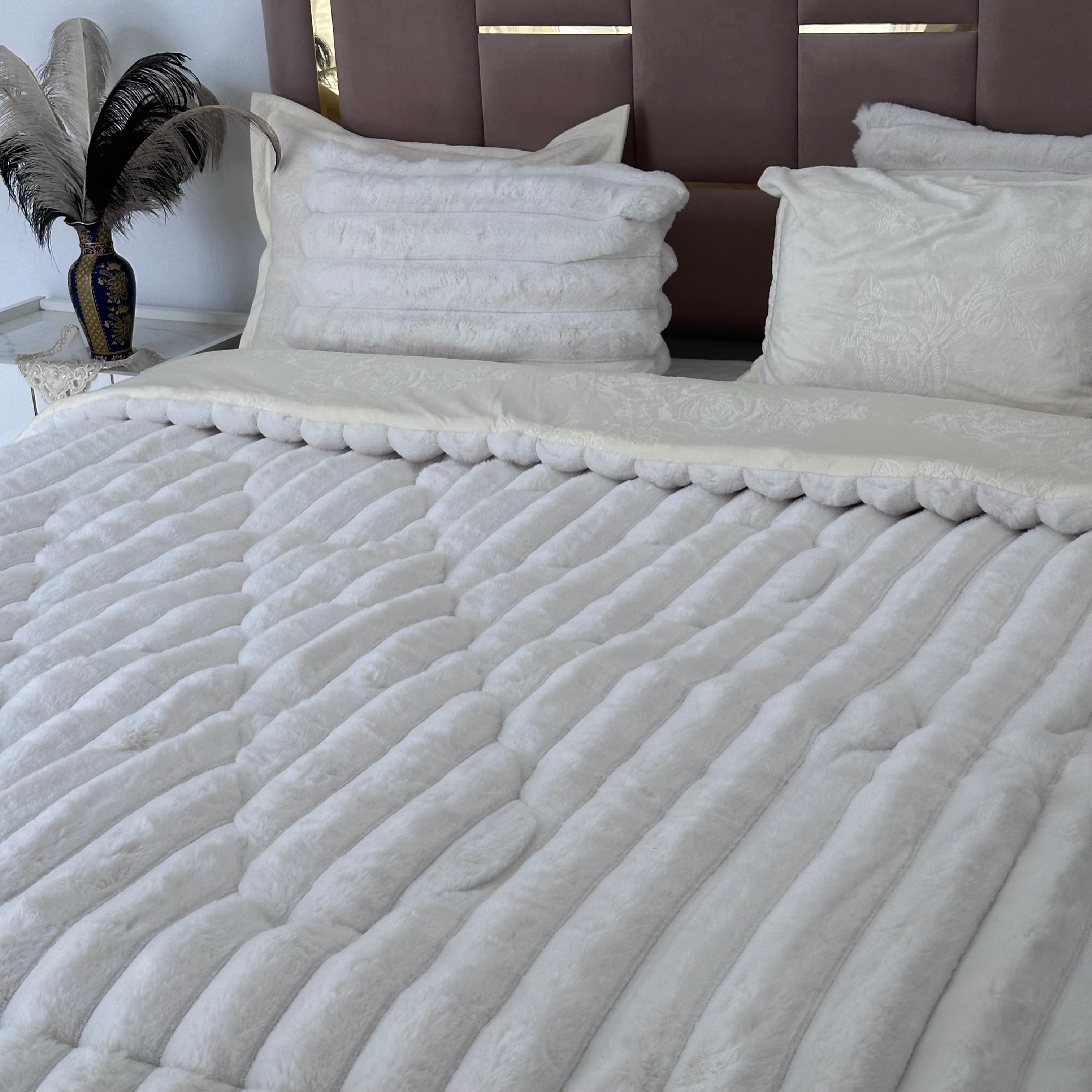 LUX -Ensemble Couette Fluffy Lotus en Fourrure Lapin - 5 Pièces