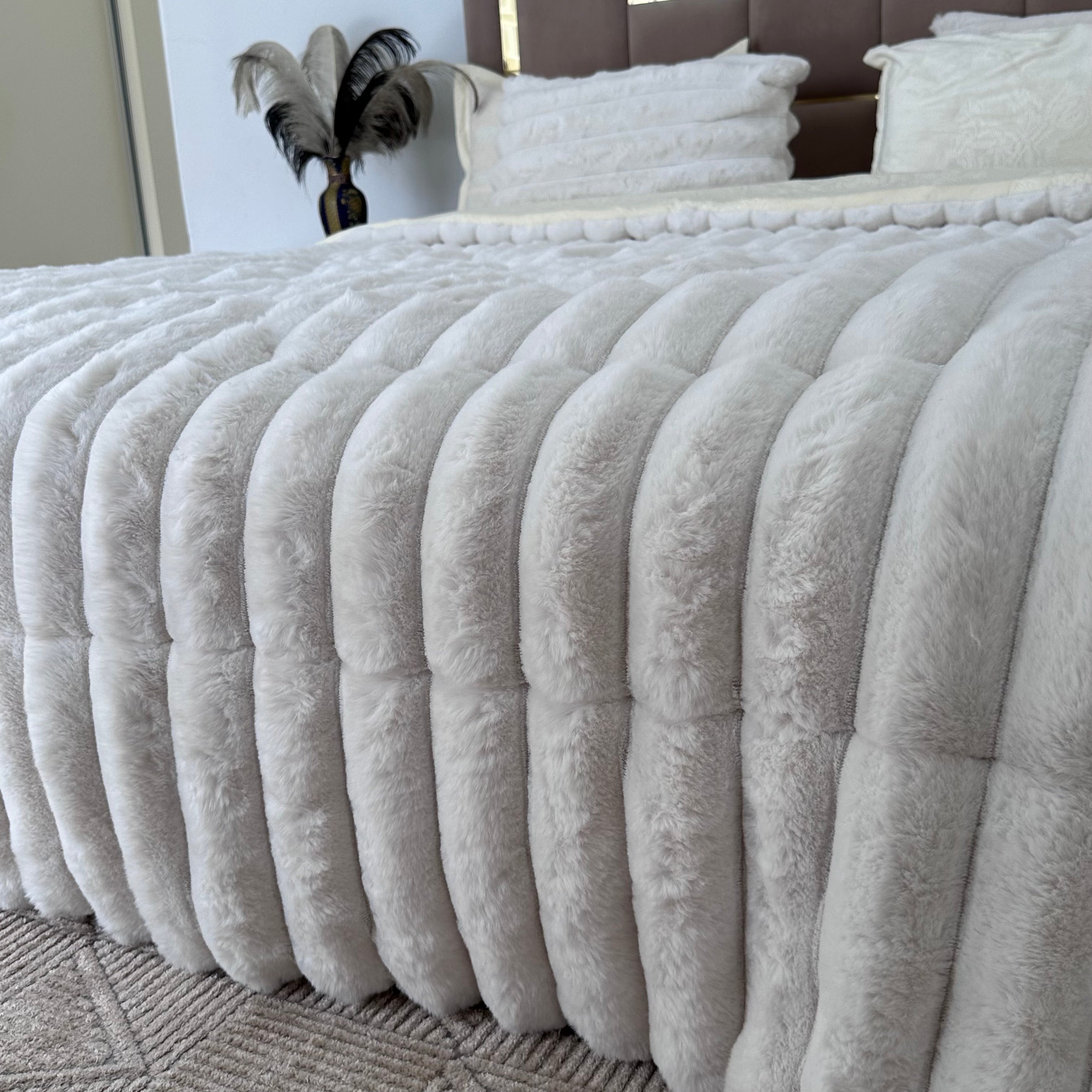 LUX -Ensemble Couette Fluffy Lotus en Fourrure Lapin - 5 Pièces