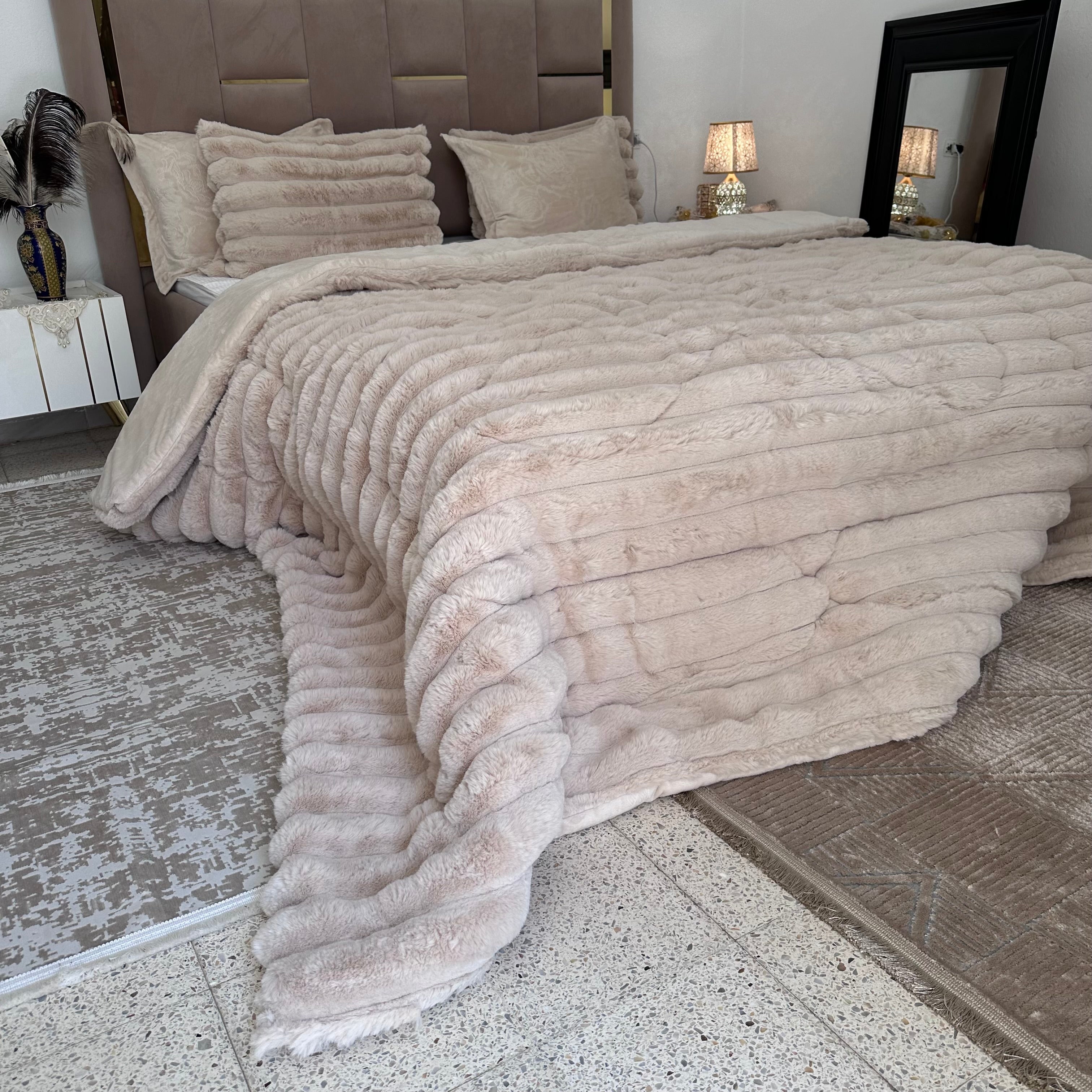 LUX -Ensemble Couette Fluffy Lotus en Fourrure Lapin - 5 Pièces