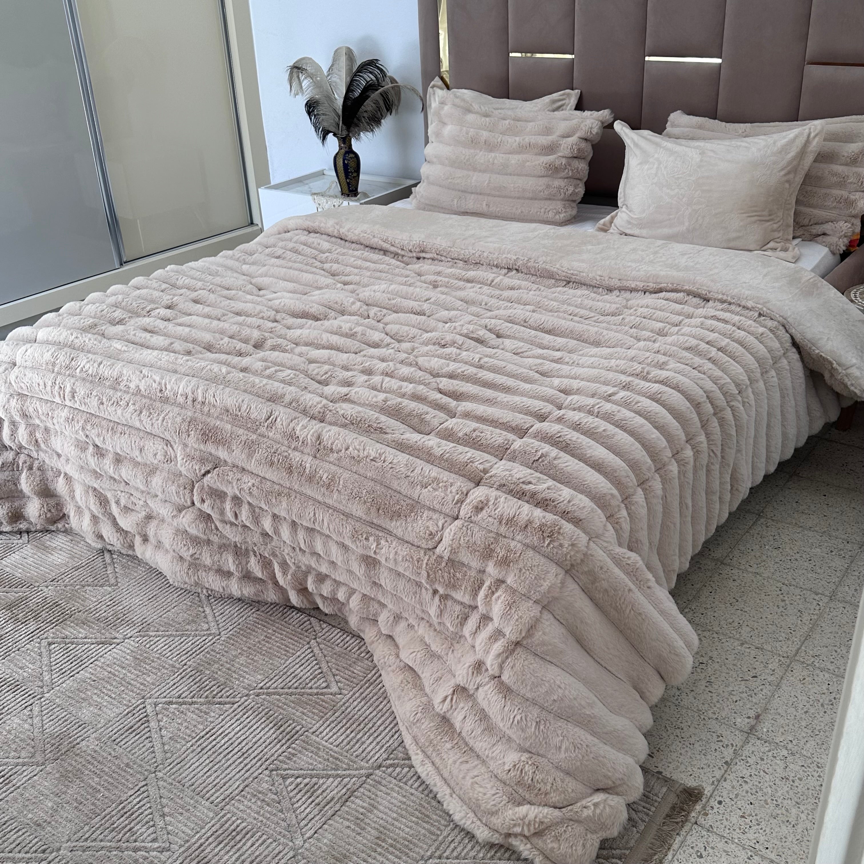 LUX -Ensemble Couette Fluffy Lotus en Fourrure Lapin - 5 Pièces