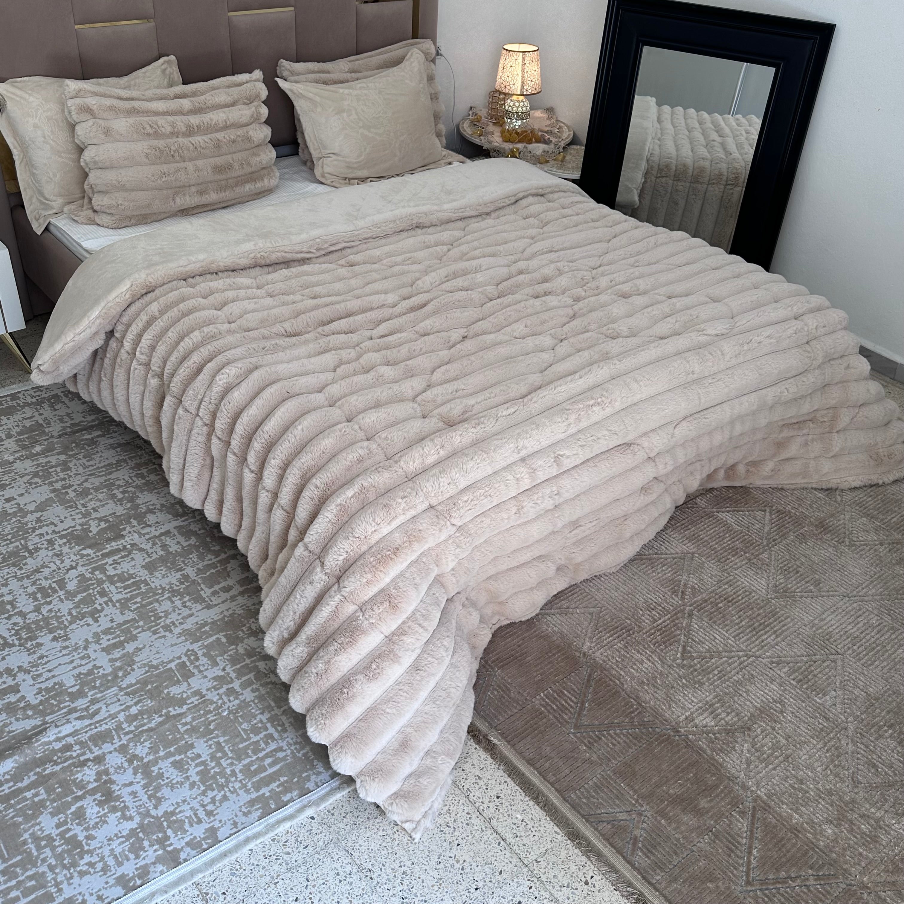 LUX -Ensemble Couette Fluffy Lotus en Fourrure Lapin - 5 Pièces