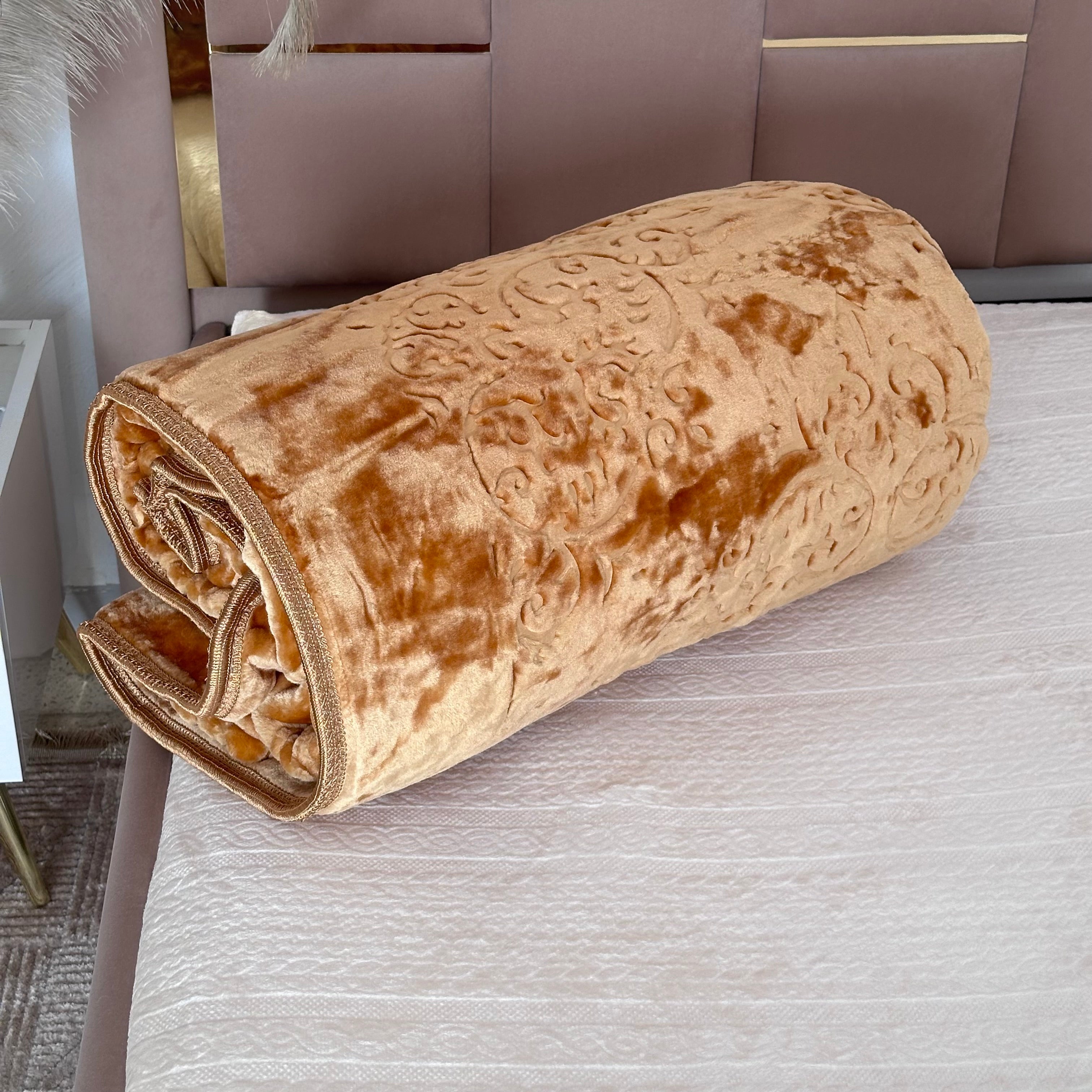 Couverture Acrylique Lux de marque MORA GOLD 220*240 cm