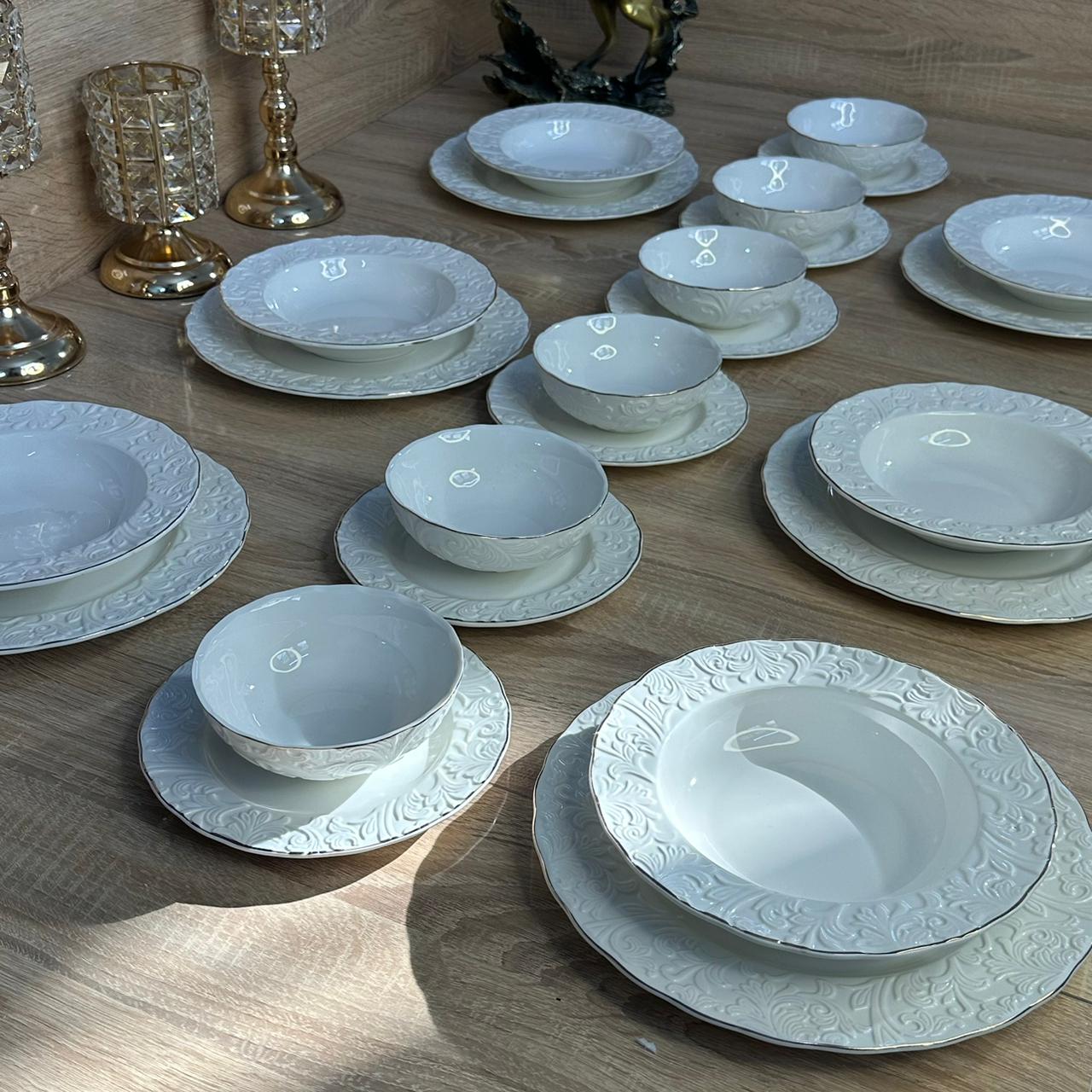 Service Porcelaine Afghanie  24 pièces