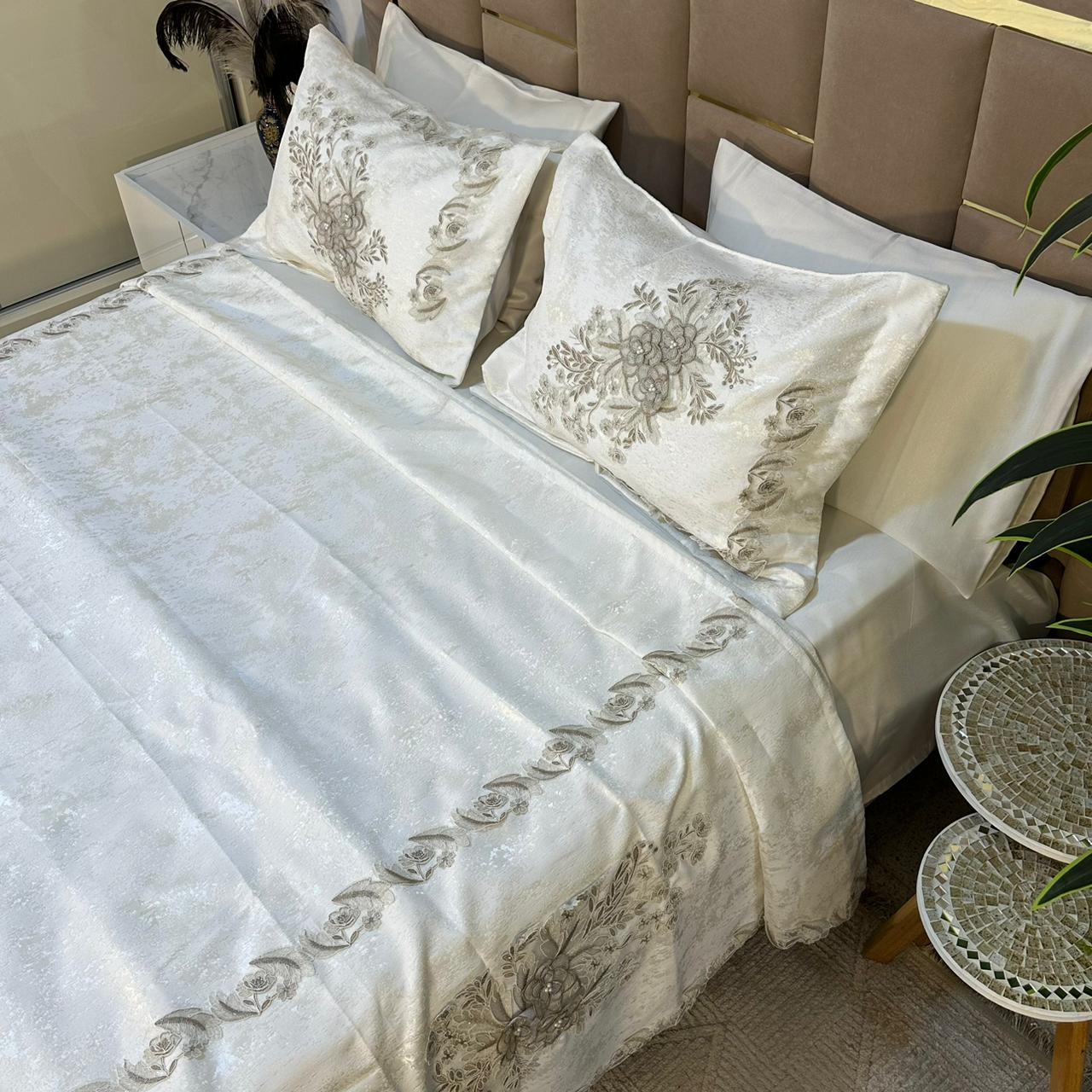 Parure de lit – Coton Satiné brodé, 6 pièces avec coffret élégant