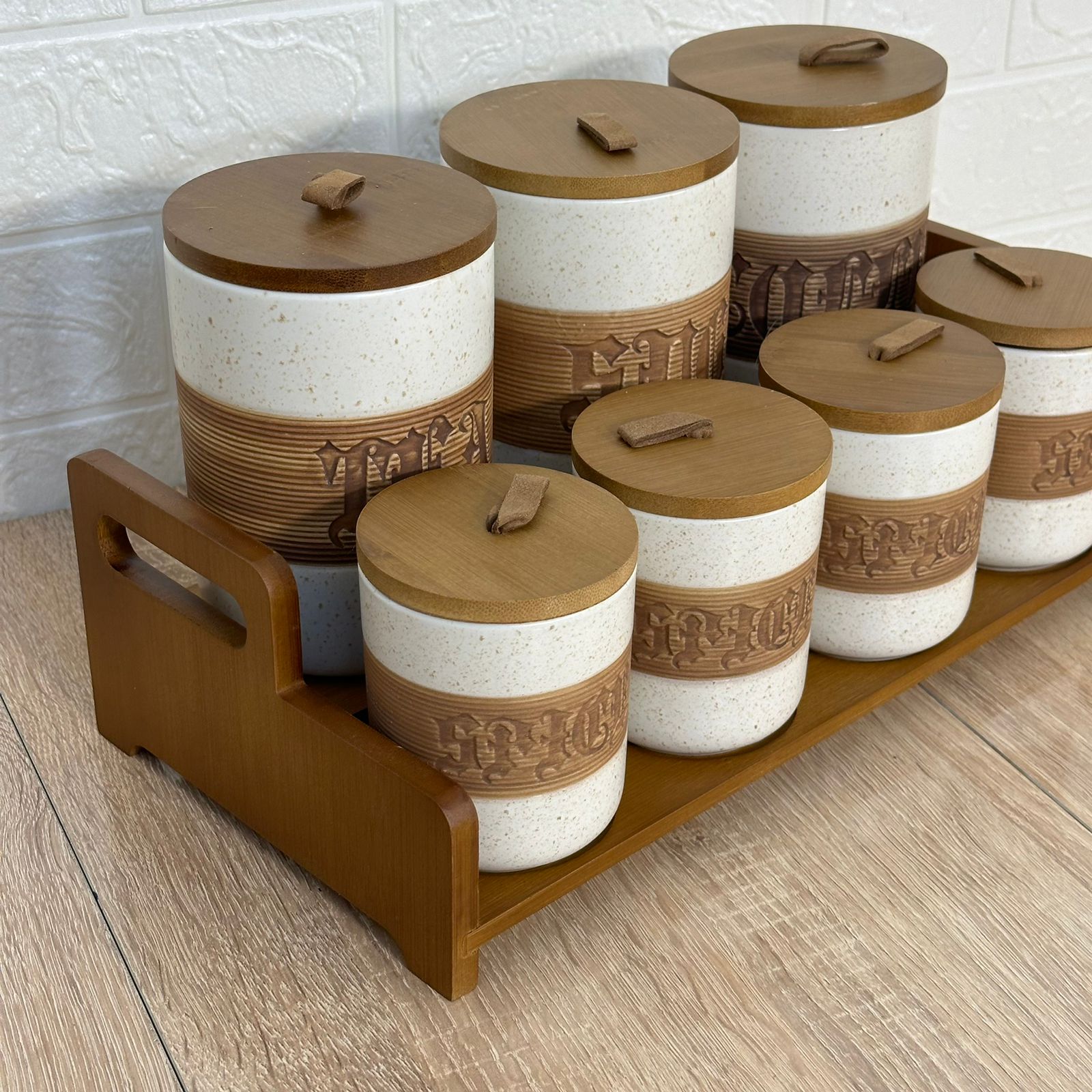 Porte Épices en Céramique avec Support Bois – 7 Pots