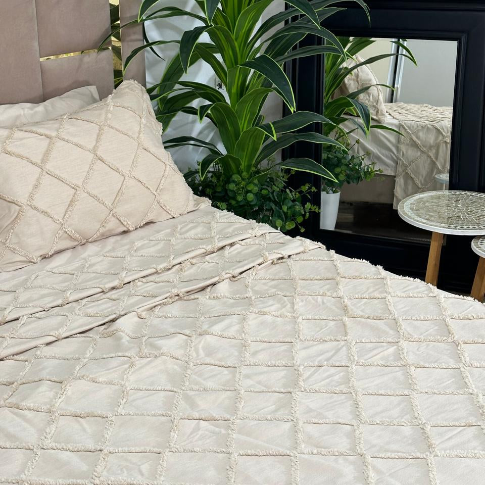 Parure de lit Kamraya Hanemali – Luxe brodé, 6 pièces avec coffret élégant