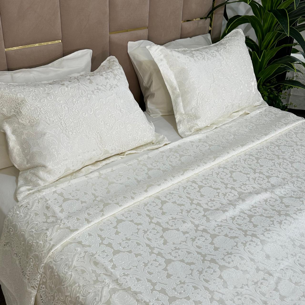 Parure de lit – Satin de Soi Luxe brodé, 6 pièces avec coffret élégant