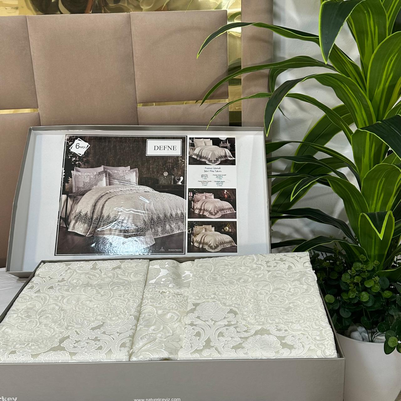Parure de lit – Satin de Soi Luxe brodé, 6 pièces avec coffret élégant
