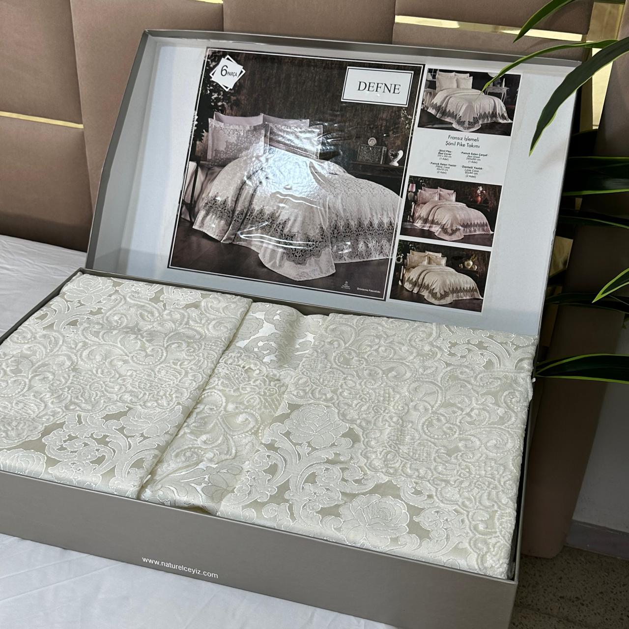 Parure de lit – Satin de Soi Luxe brodé, 6 pièces avec coffret élégant