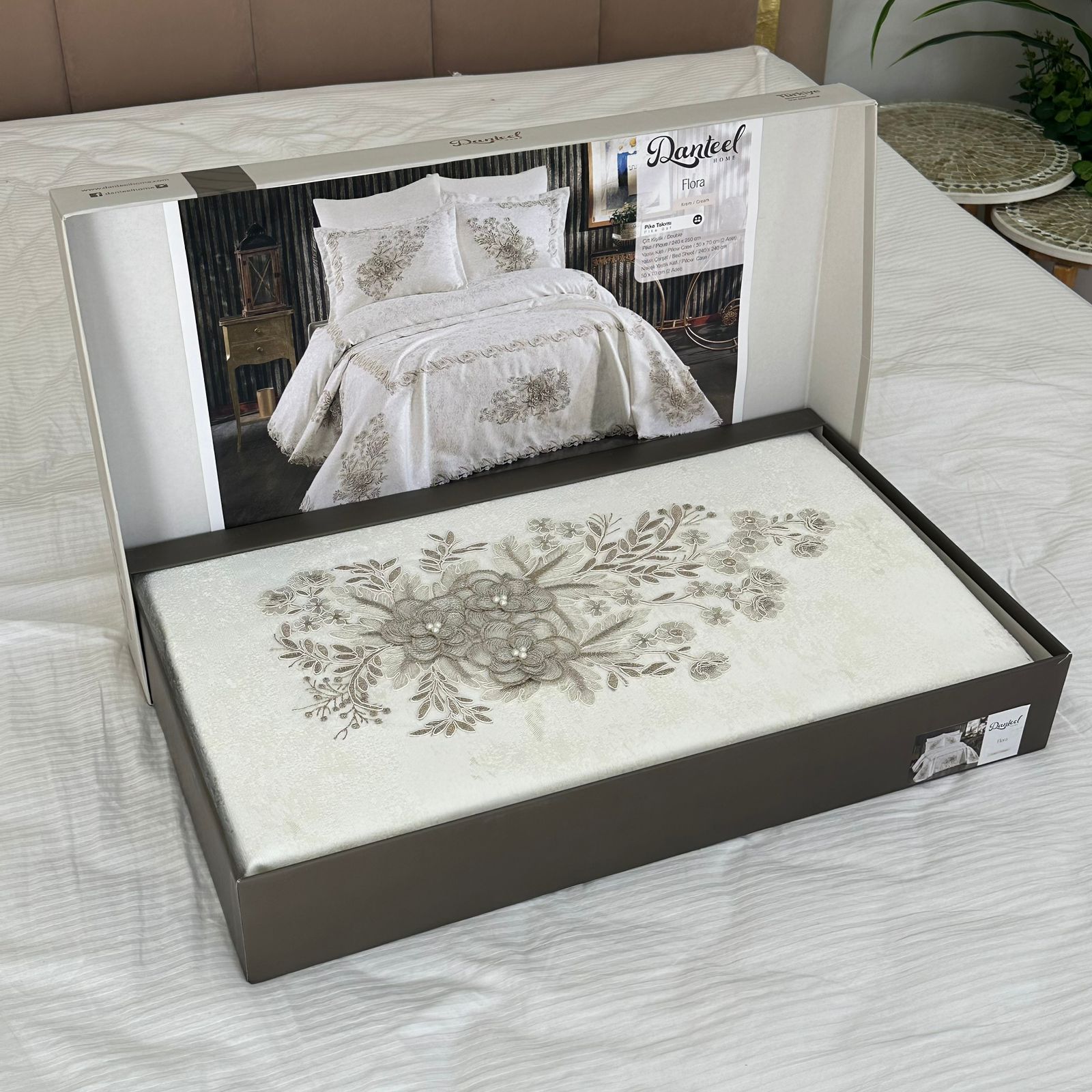 Parure de lit – Coton Satiné brodé, 6 pièces avec coffret élégant
