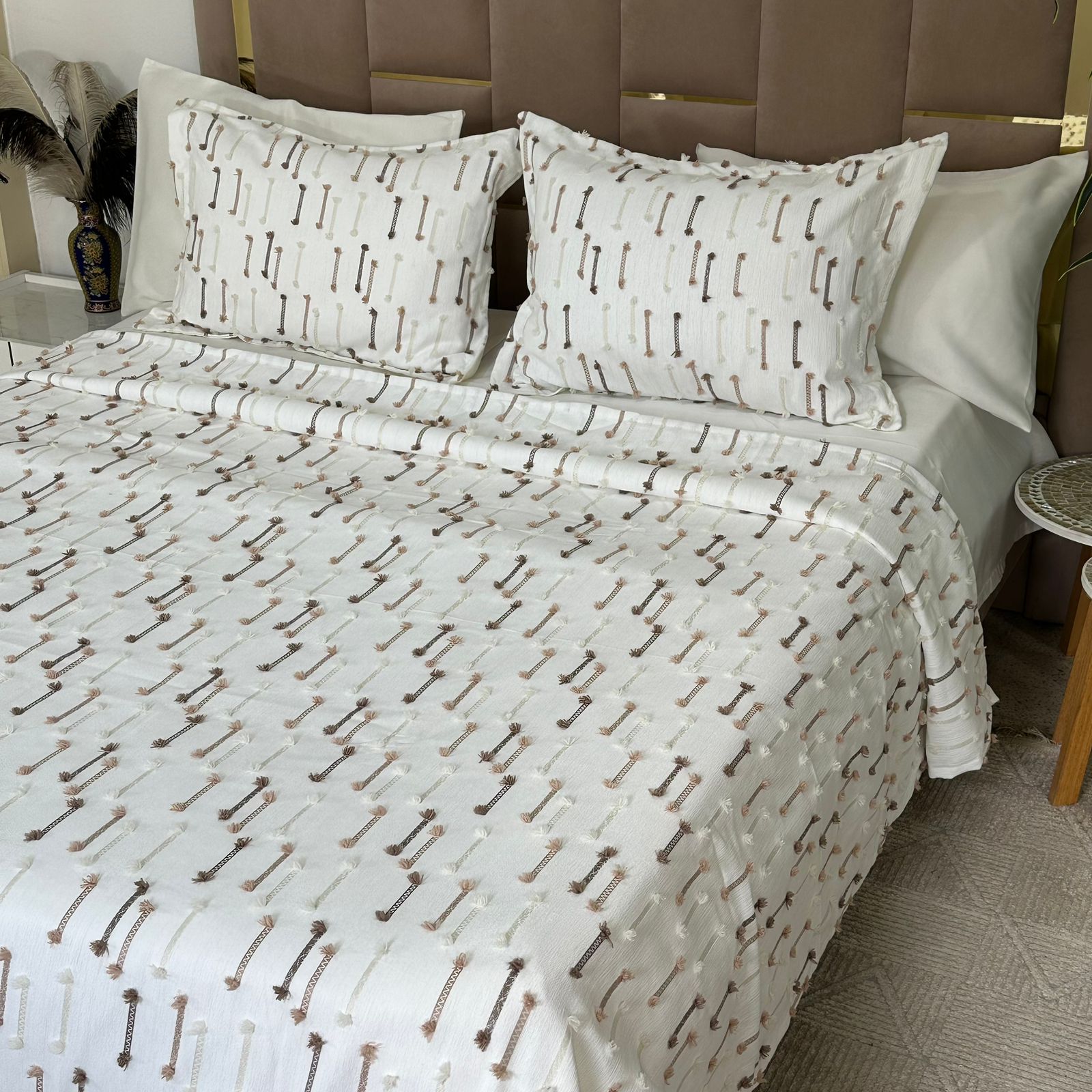 Parure de lit – Coton Kamraya  brodé, 6 pièces avec coffret élégant