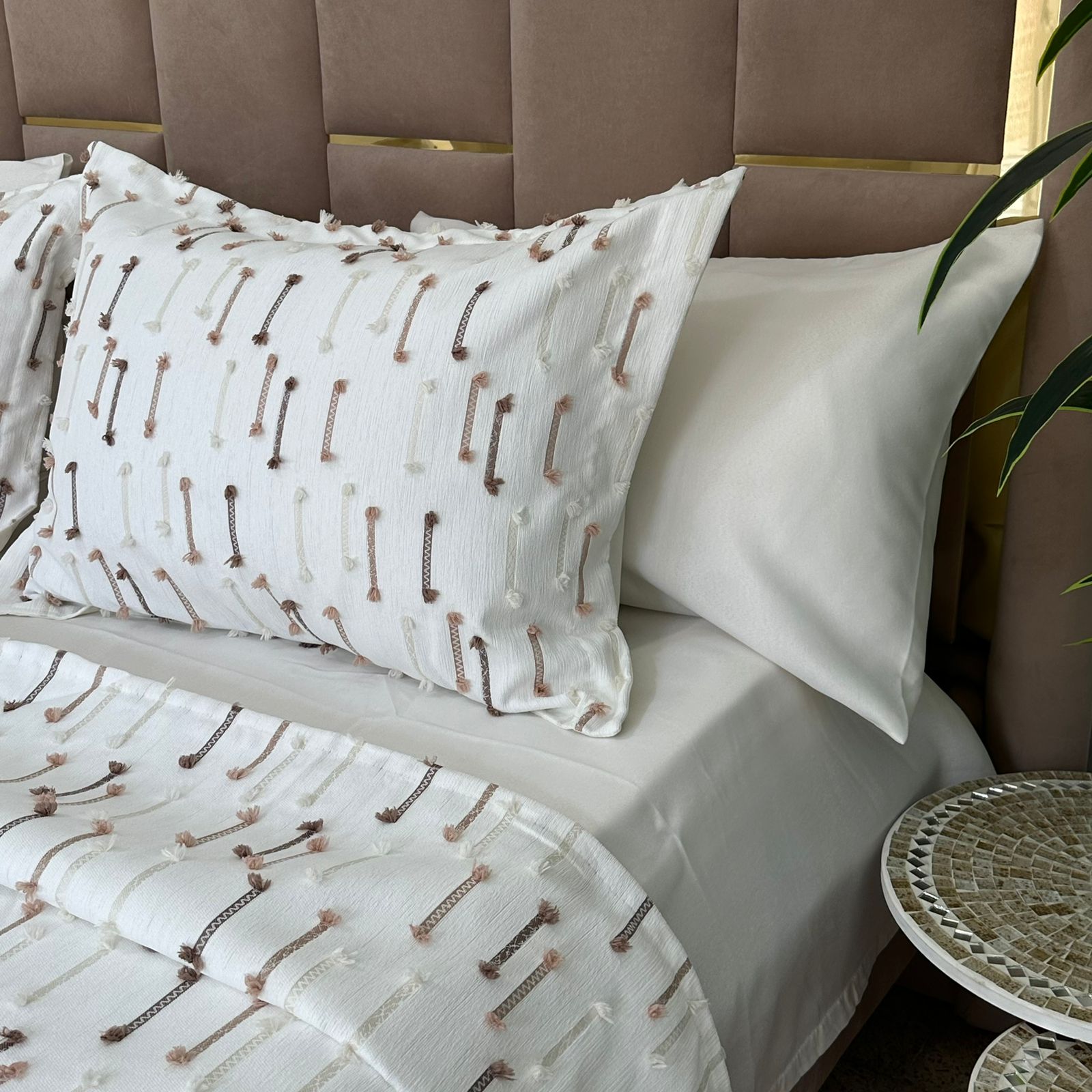 Parure de lit – Coton Kamraya  brodé, 6 pièces avec coffret élégant