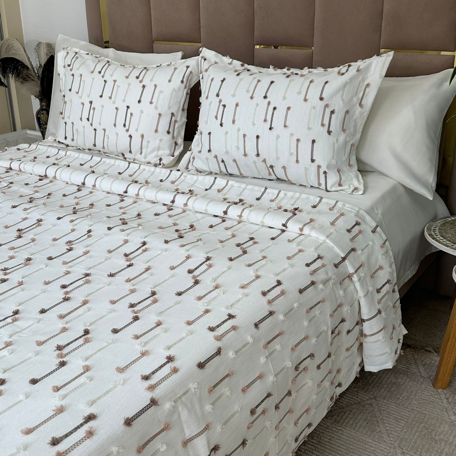 Parure de lit – Coton Kamraya  brodé, 6 pièces avec coffret élégant