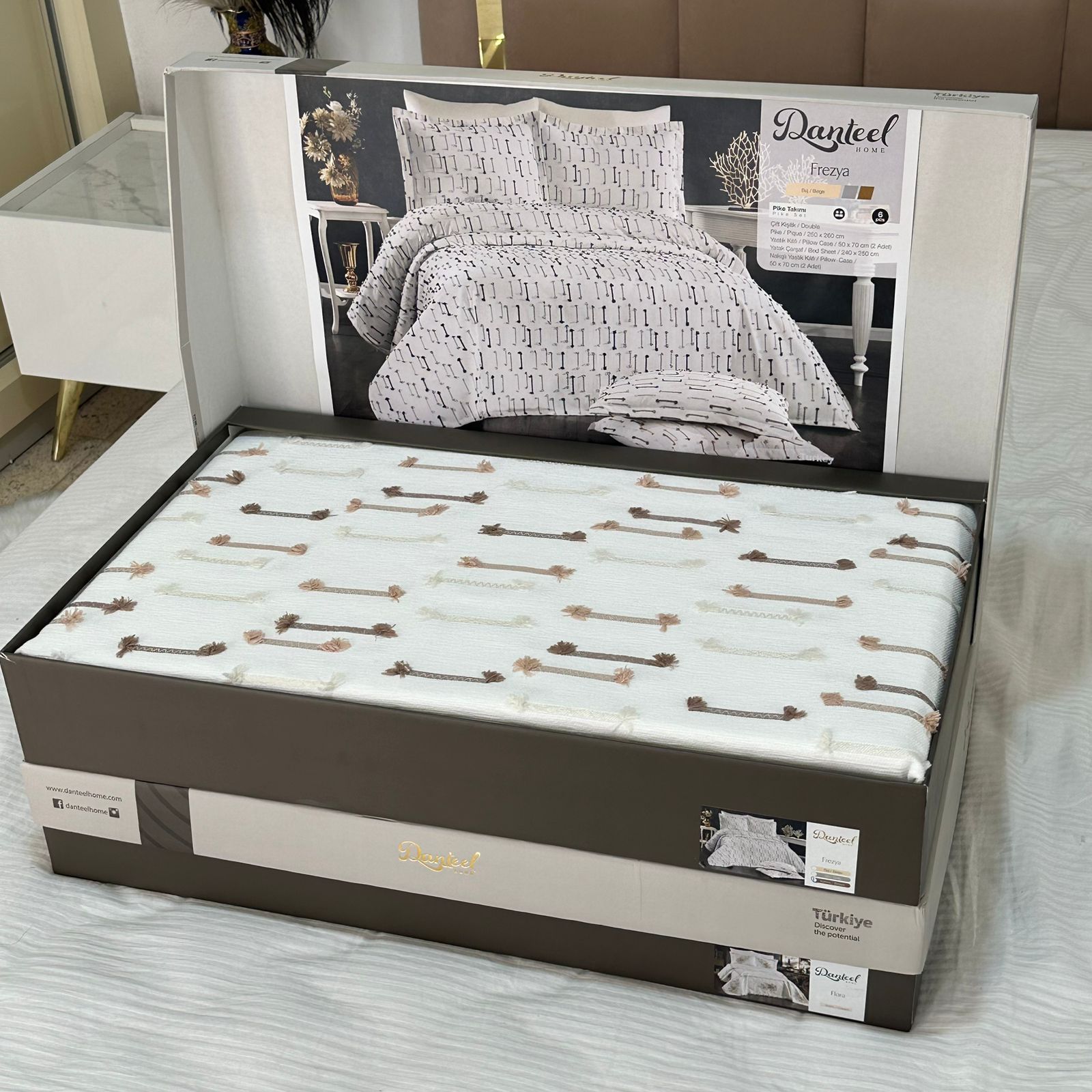 Parure de lit – Coton Kamraya  brodé, 6 pièces avec coffret élégant