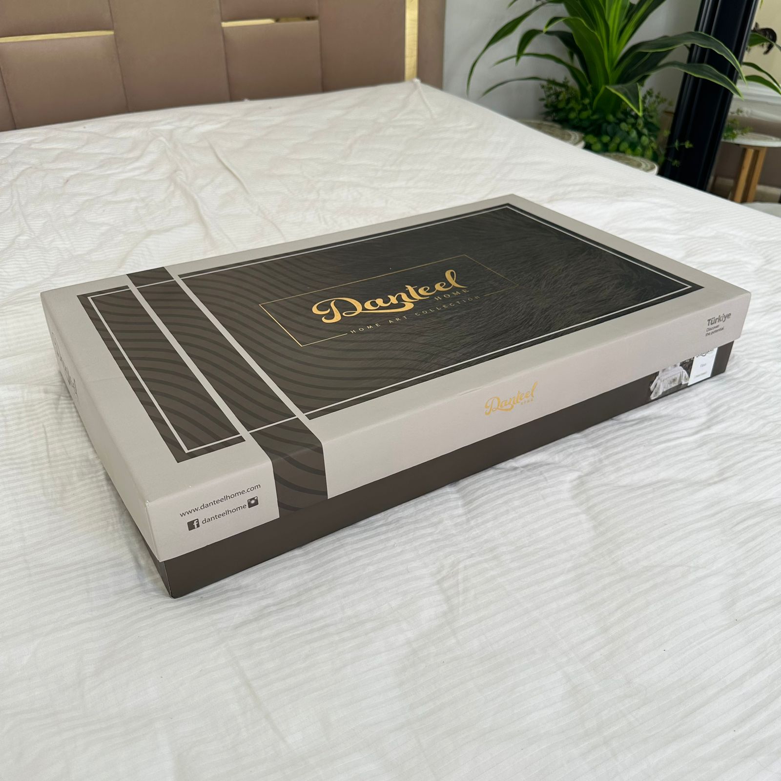 Parure de lit – Coton Kamraya  brodé, 6 pièces avec coffret élégant