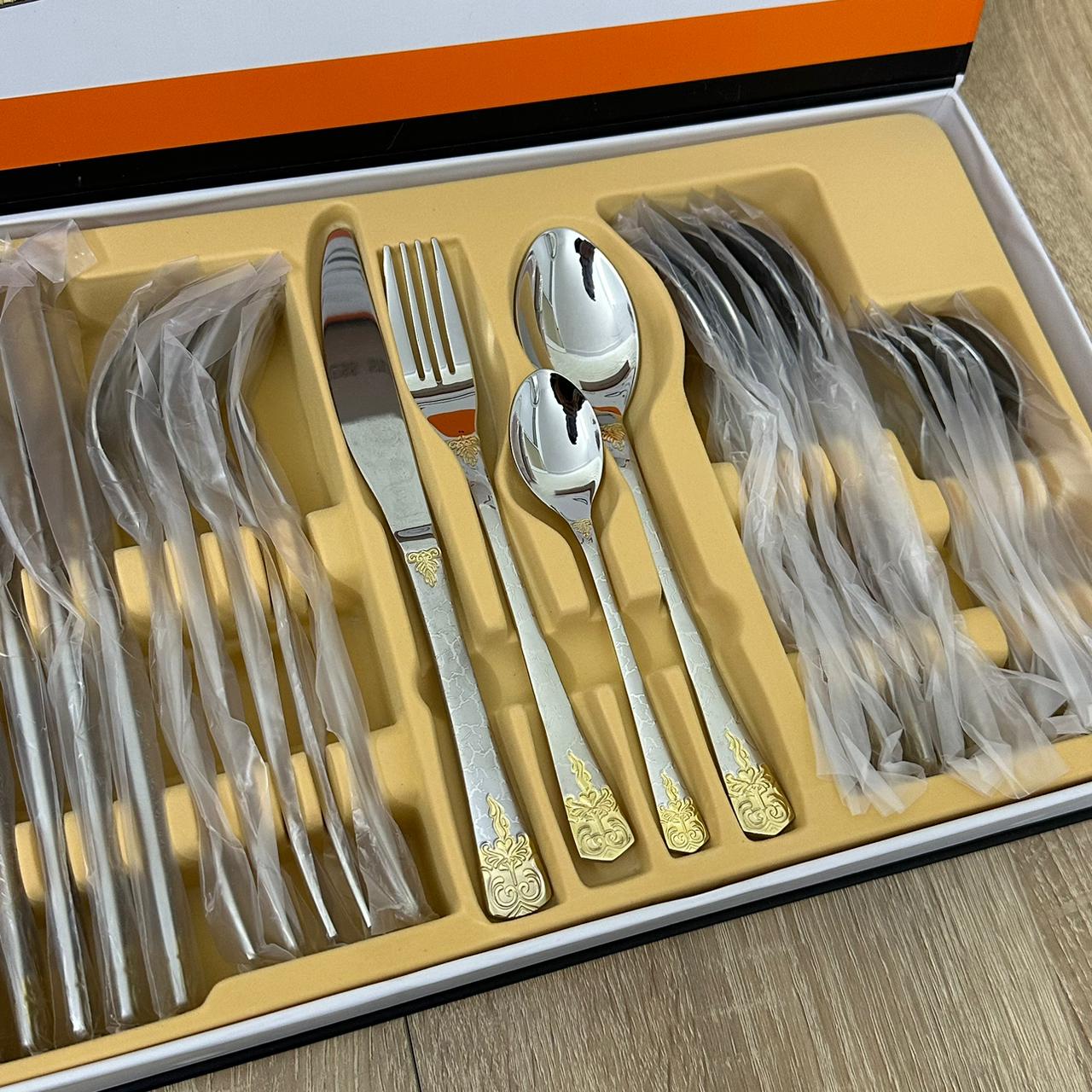 Coffret de Couverts en Acier Inoxydable 24 Pièces