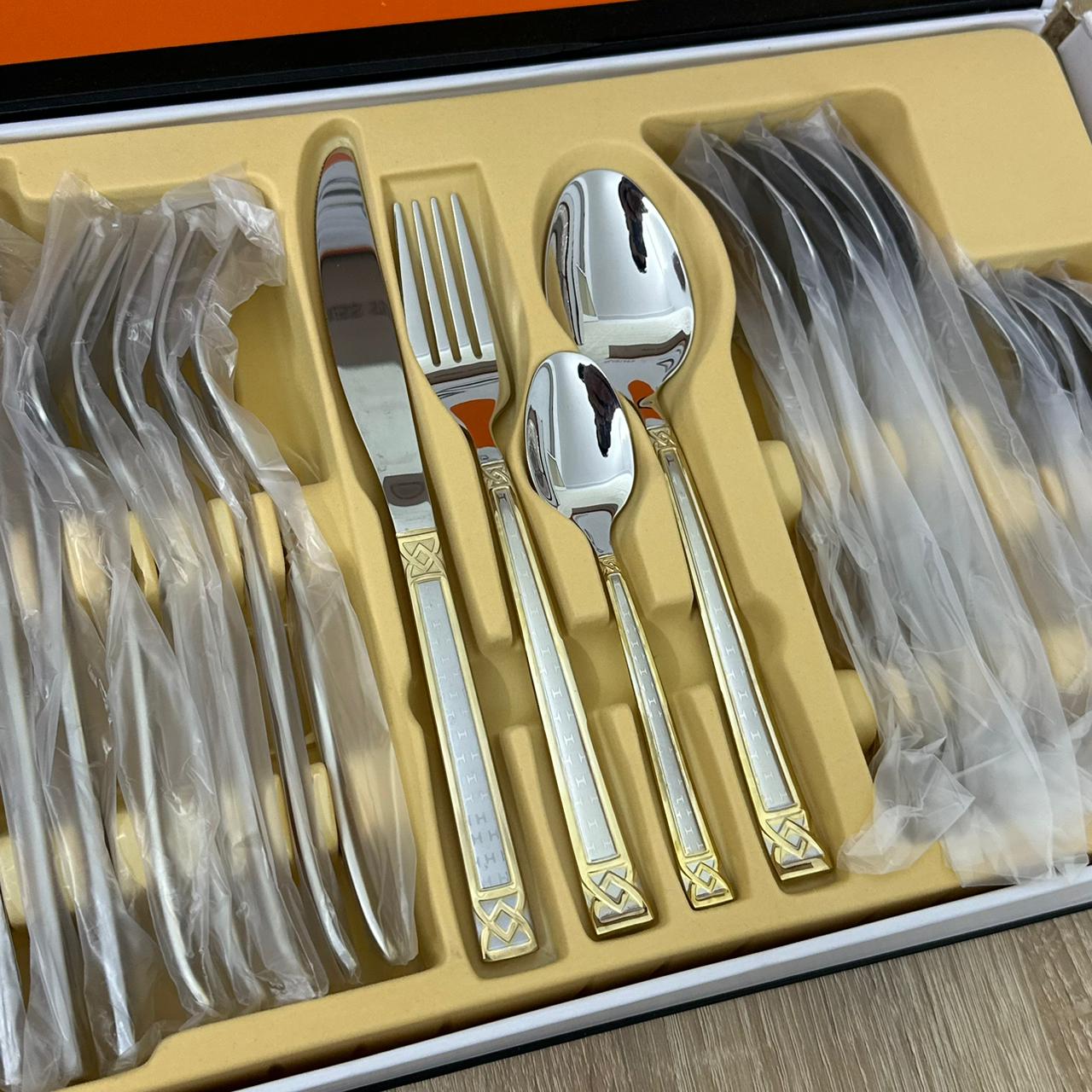 Coffret de Couverts en Acier Inoxydable 24 Pièces