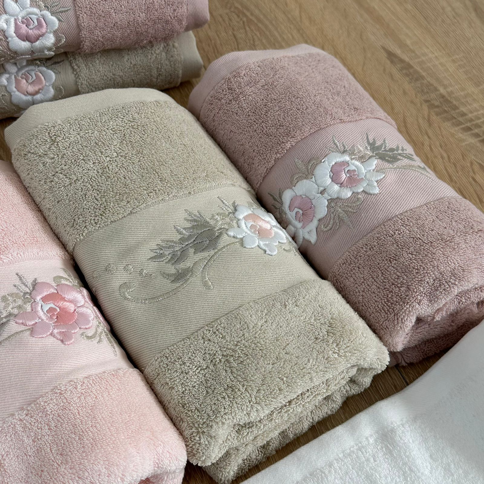 Lot de 6 serviettes de Visage Brodé 100% Coton - 90*50 cm