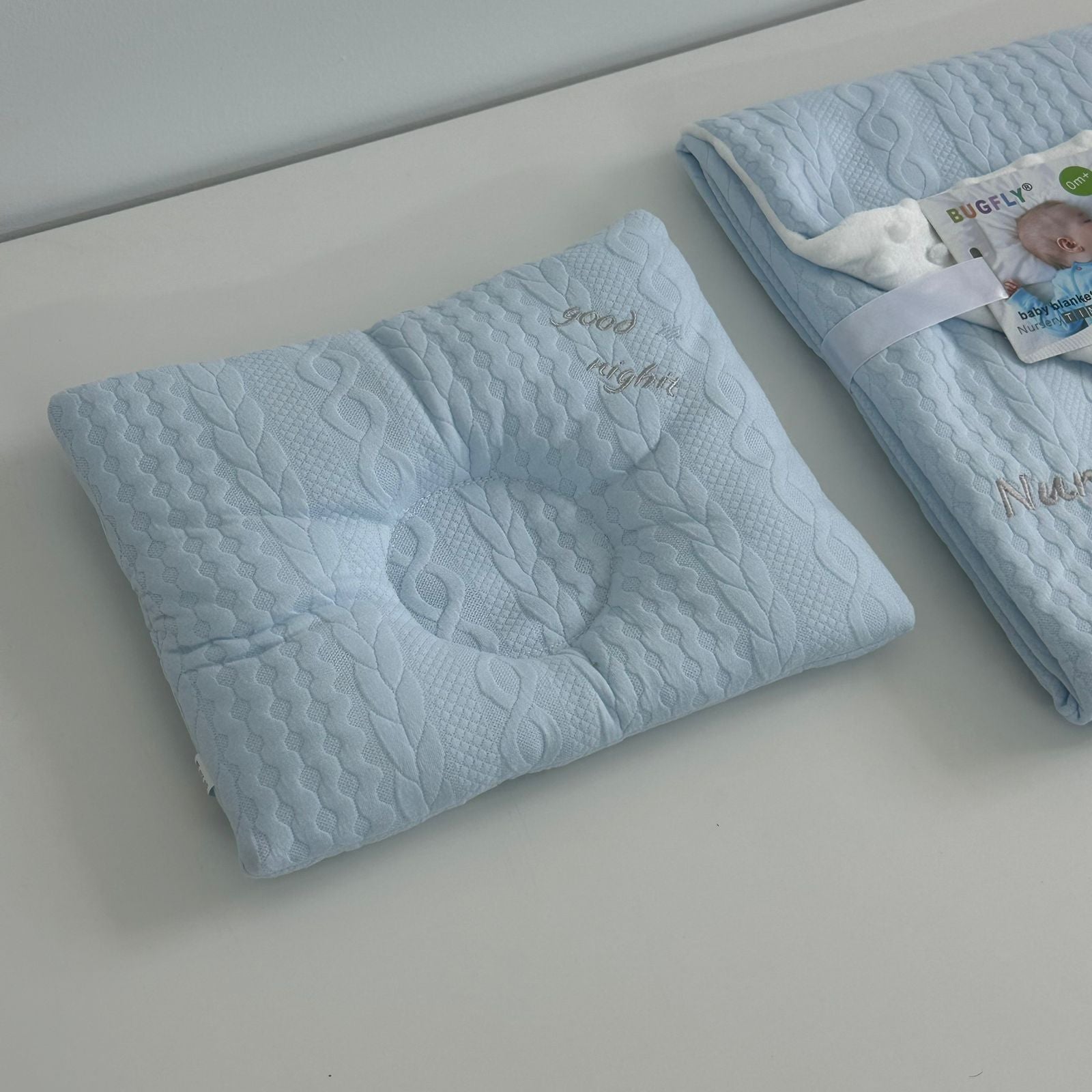 Plaid Bébé Double 100x70 cm avec Coussin Assorti - Acrylique Doux