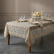 Nappe Élégante avec Dentelle et Broderies – Luxe & Raffinement