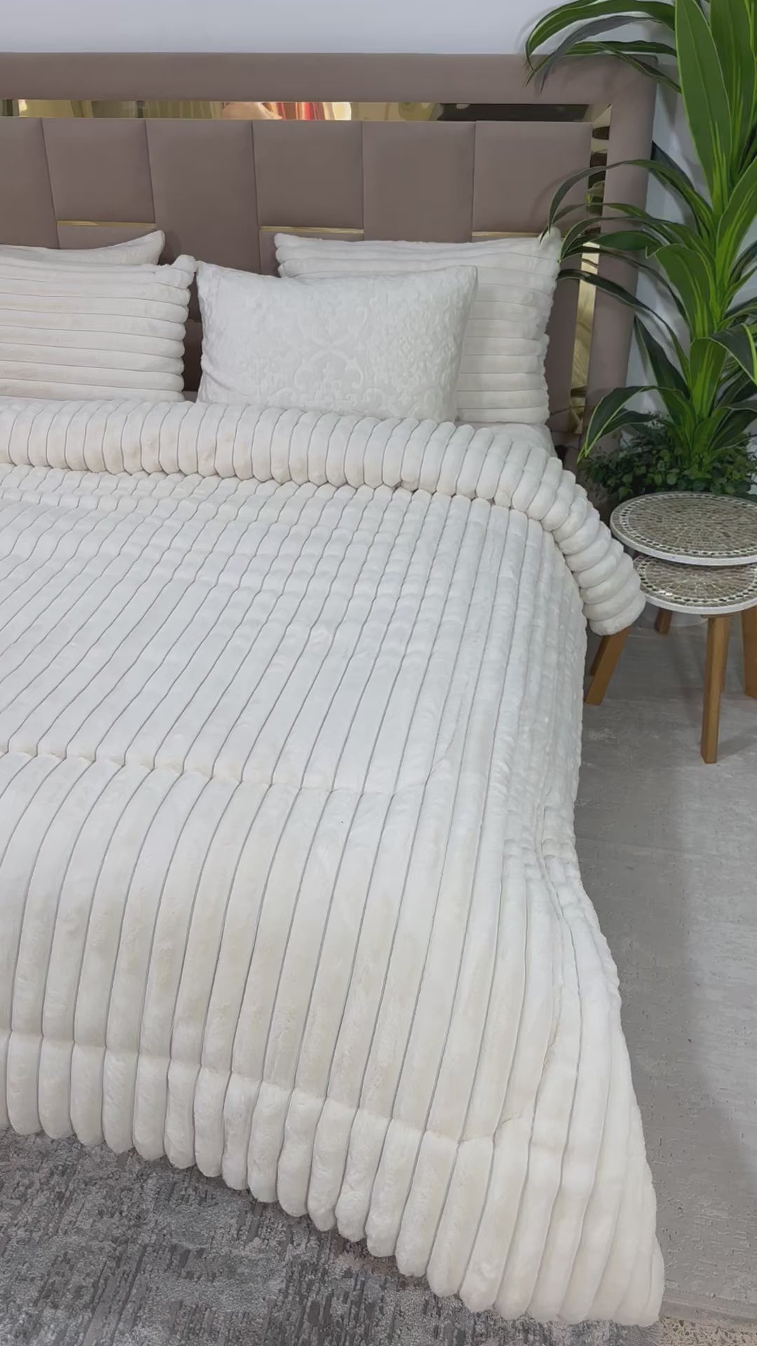 Charger la vidéo : Couette Luxe en Fourrure de Lapin – Fabrication Azyena