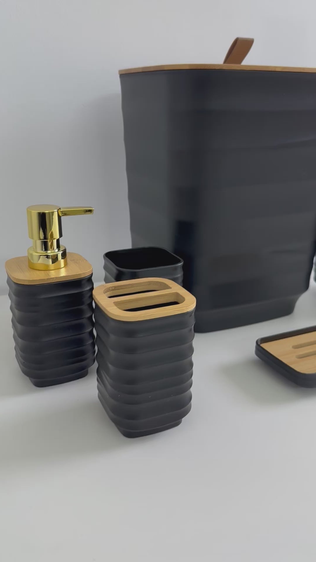 Charger la vidéo : Set d'Accessoires de Salle de Bain 6 en 1 incassable