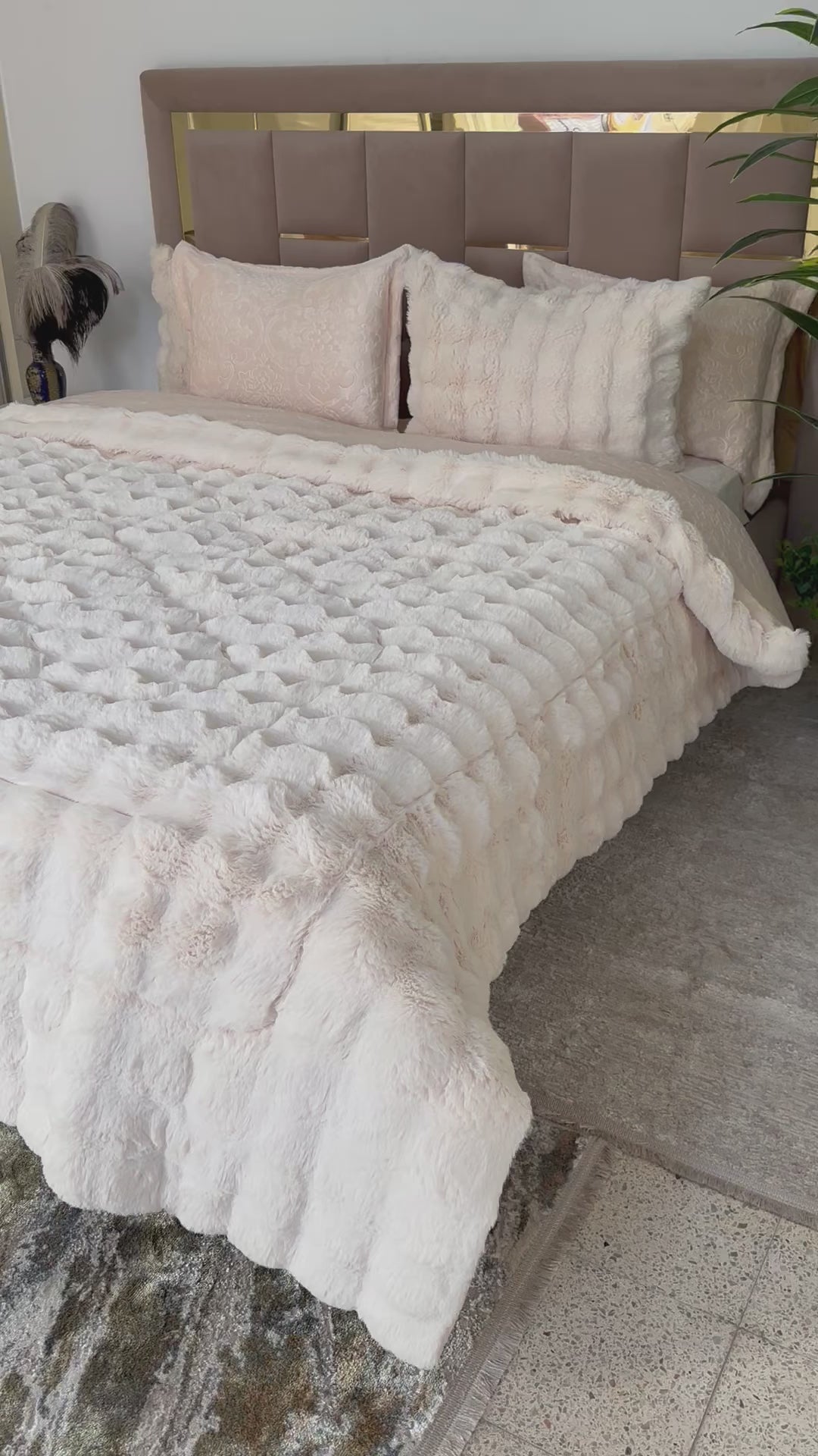 Charger la vidéo : LUX -Ensemble Couette Double face en Fourrure Lapin