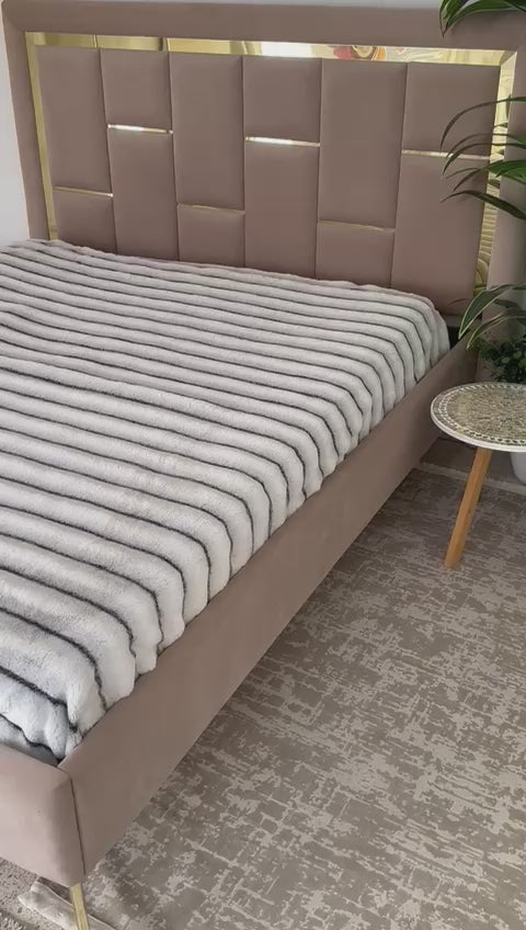 Charger la vidéo : Ensemble Housse de Matelas Premium signé Azyena En Forrure de Lapin