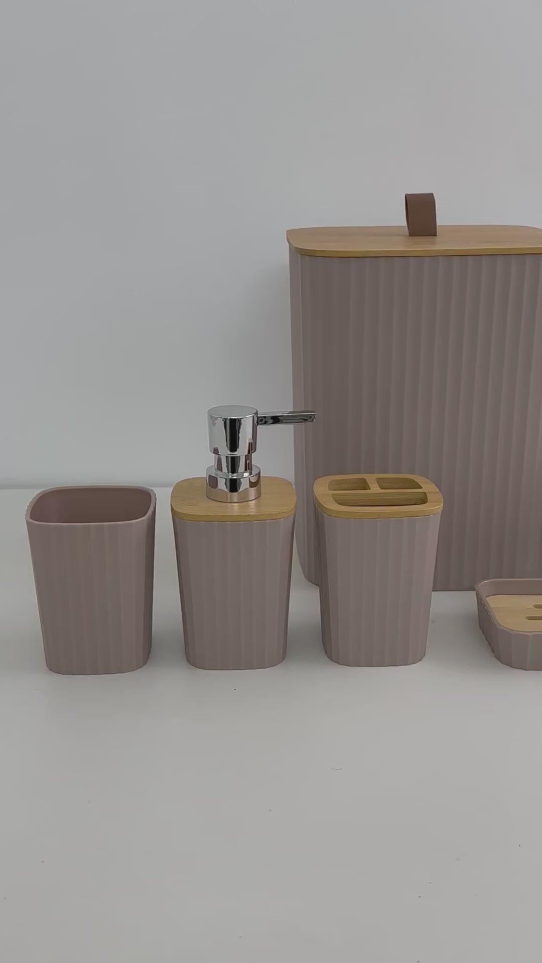 Charger la vidéo : Set d'Accessoires de Salle de Bain 6 en 1 incassable - Beige