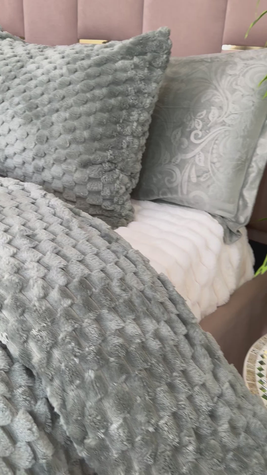 Charger la vidéo : Ensemble Couette 5 pièces  double face