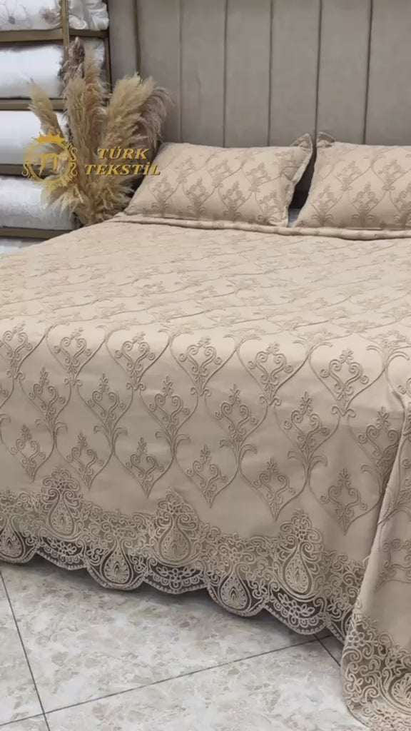 Charger la vidéo : Parure de Lit Kamraya Haut Couture 100% Coton 6 pièces