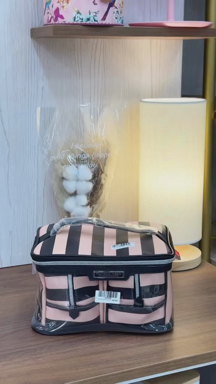 Charger la vidéo : Trousse de voyage complète pour vos déplacements