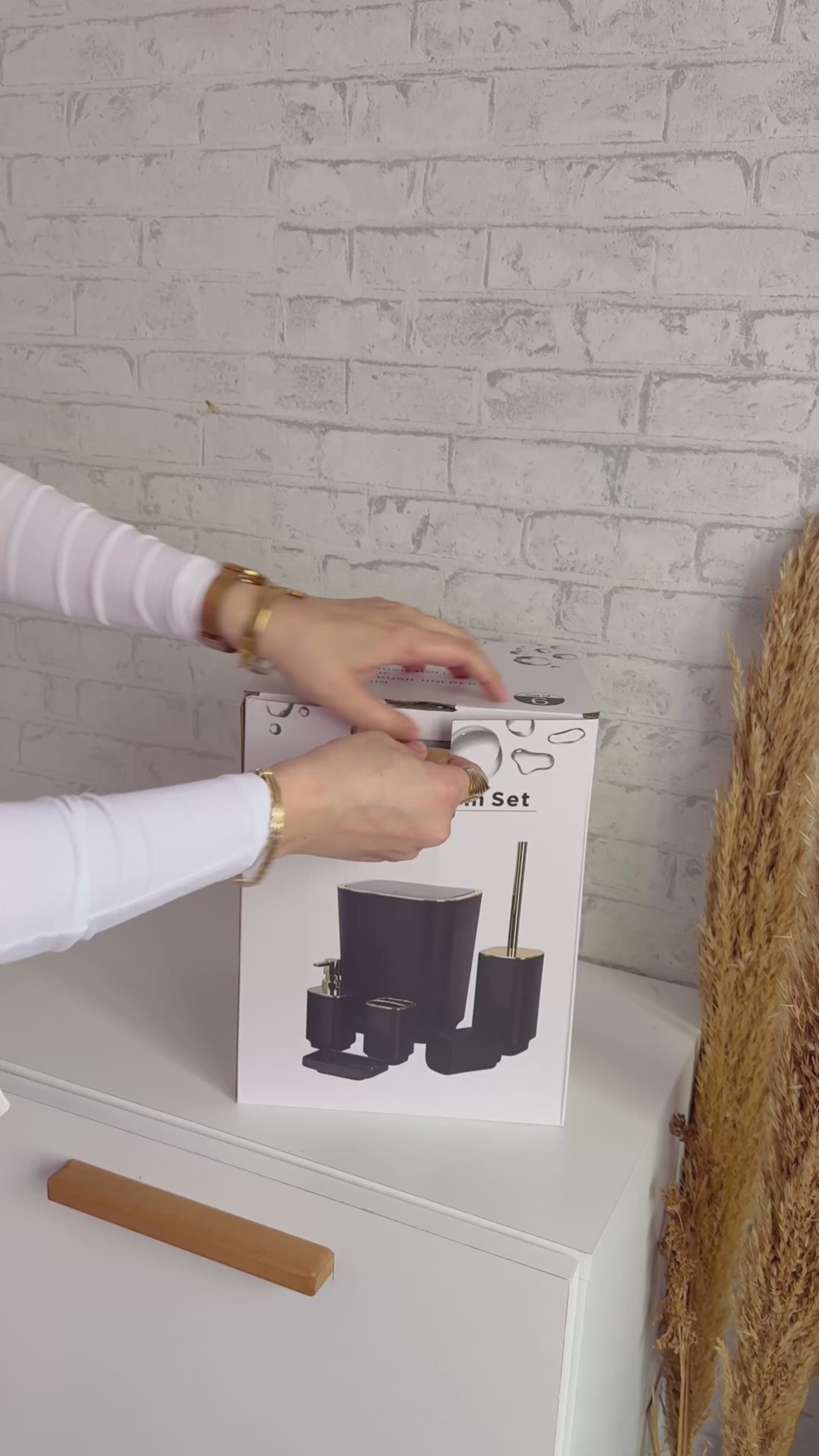 Charger la vidéo : Set d'Accessoires de Salle de Bain 6 en 1 incassable - Blanc